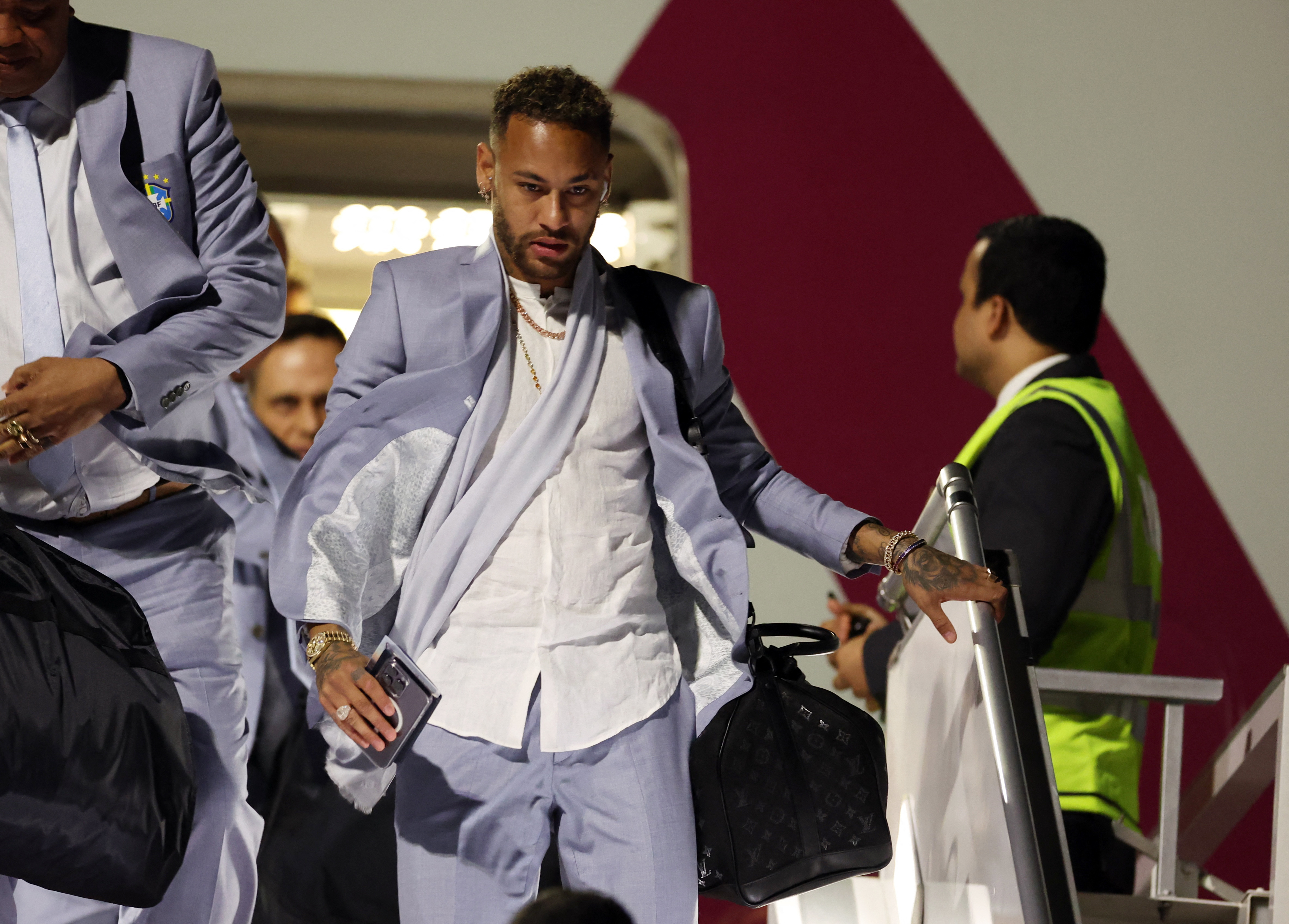 Neymar led the arrival of his team (Reuters / Amr Abdallah Dalsh)