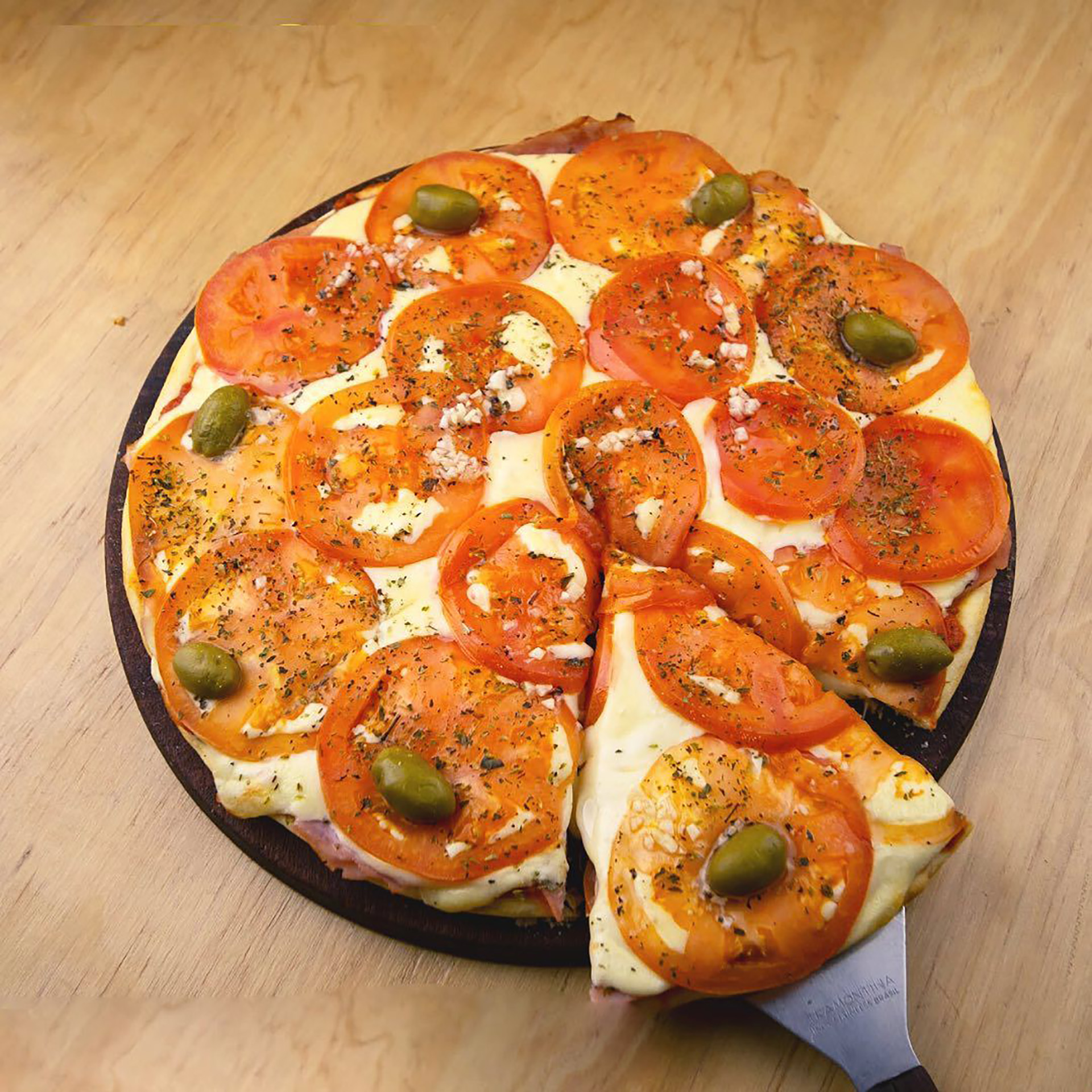 La textura de la pizza al microondas queda poco crujiente y "gomosa"