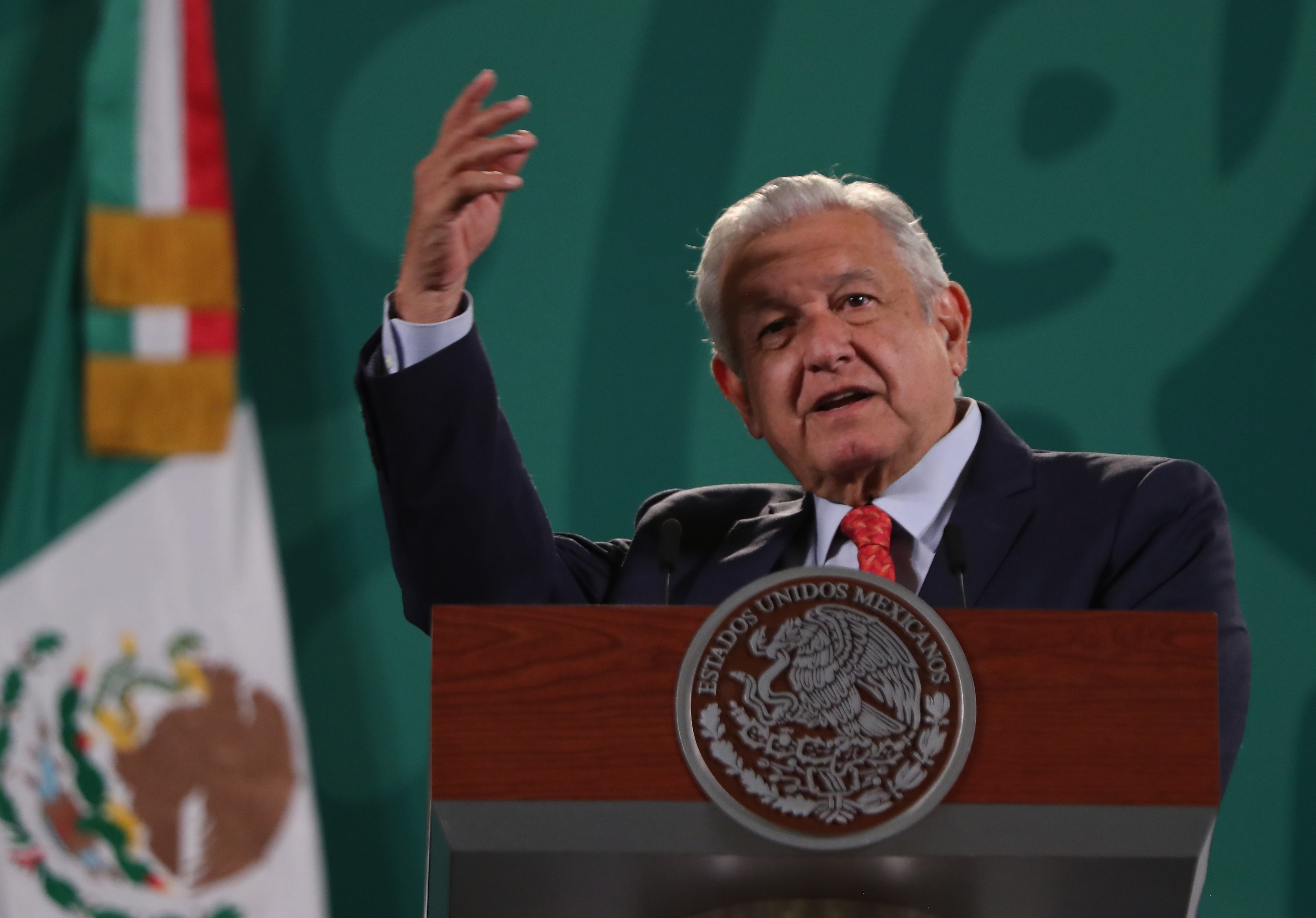 El mandatario mexicano, Andrés Manuel López Obrador, durante una rueda de prensa matutina hoy en Palacio Nacional, de la Ciudad de México (México). EFE/Mario Guzmán
