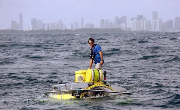 El argentino Söhnlein en un sumergible frente a las costas de Miami