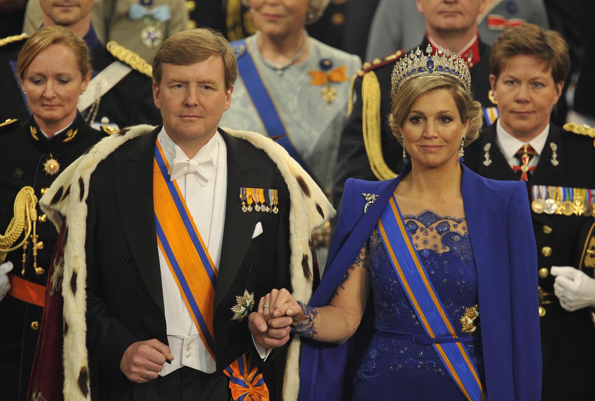 La coronación de Guillermo como rey de los Países Bajos y Máxima a su lado, como reina consorte (AFP)
