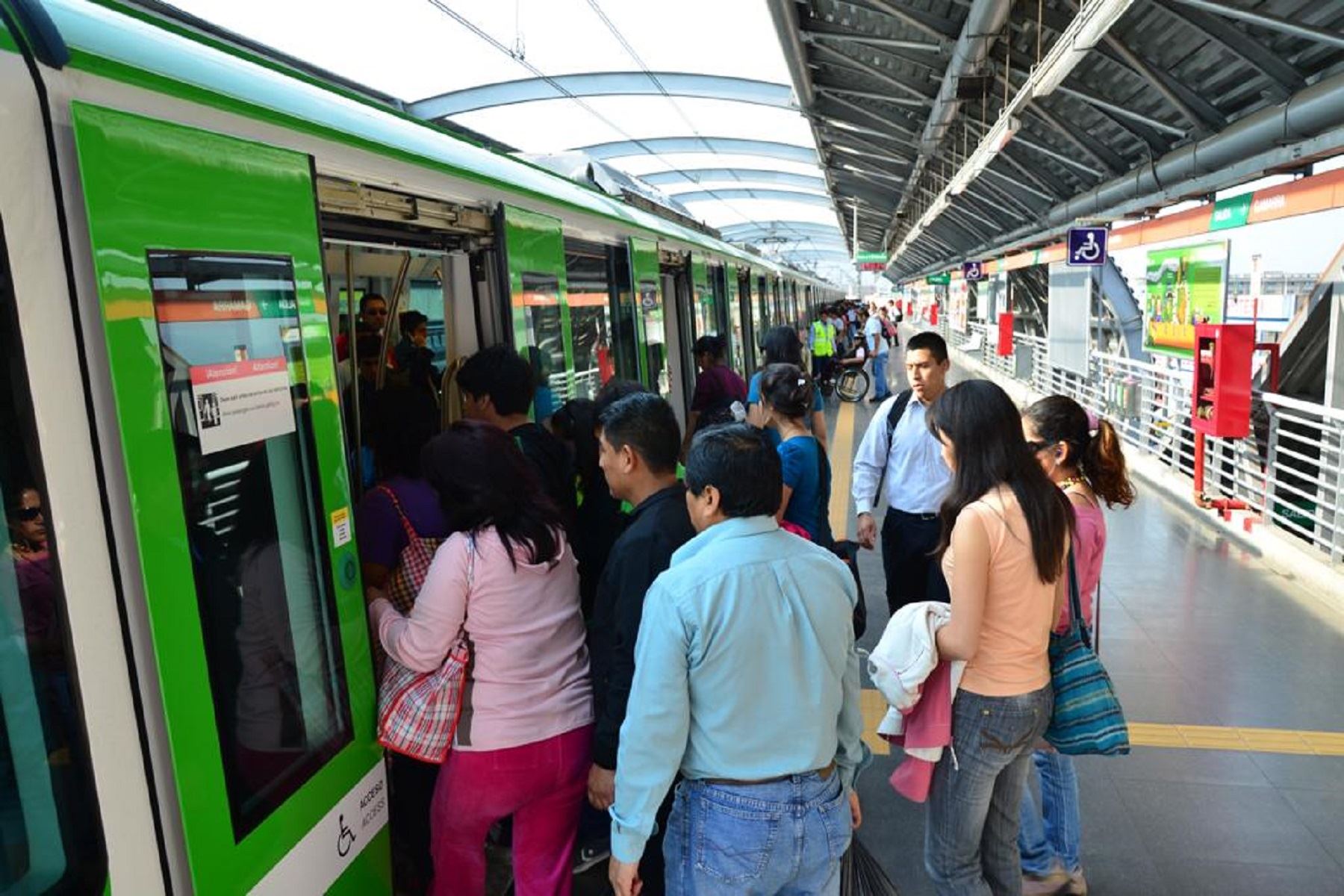 La Línea 1 del Metro de Lima emitió un comunicado con recomendaciones seguridad para los pasajeros por las lluvias. (Andina)