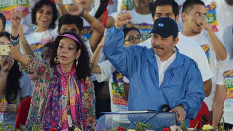 Vestimenta uniforme y presencia del clan Ortega Murillo, es característica de los actos del régimen de Daniel Ortega. (Foto publicada por Confidencial)