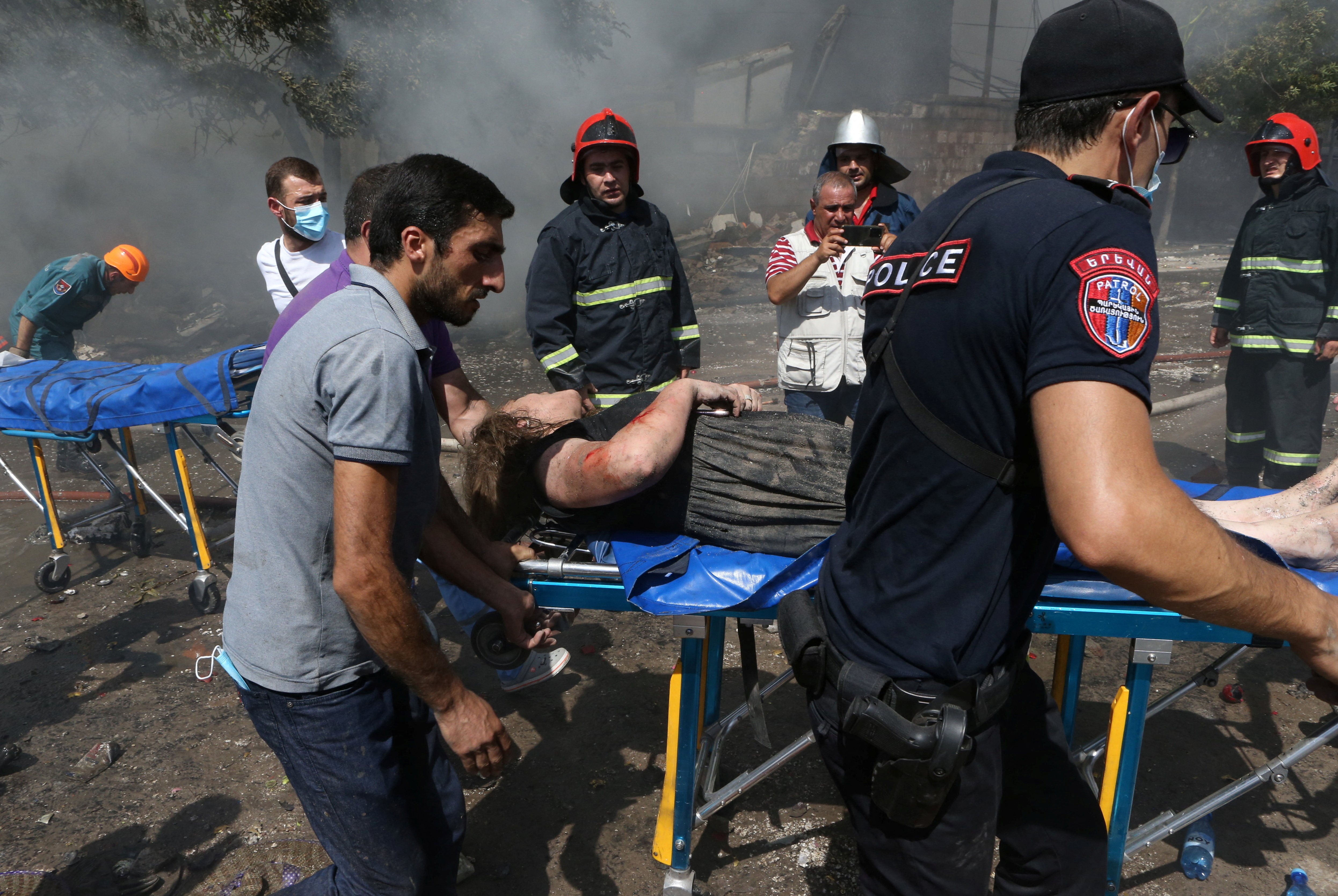 Hasta el momento las autoridades confirmaron la muerte de una persona y varias personas fueron trasladadas a un hospital tras salir heridas. Vahram Baghdasaryan/Photolure via REUTERS 