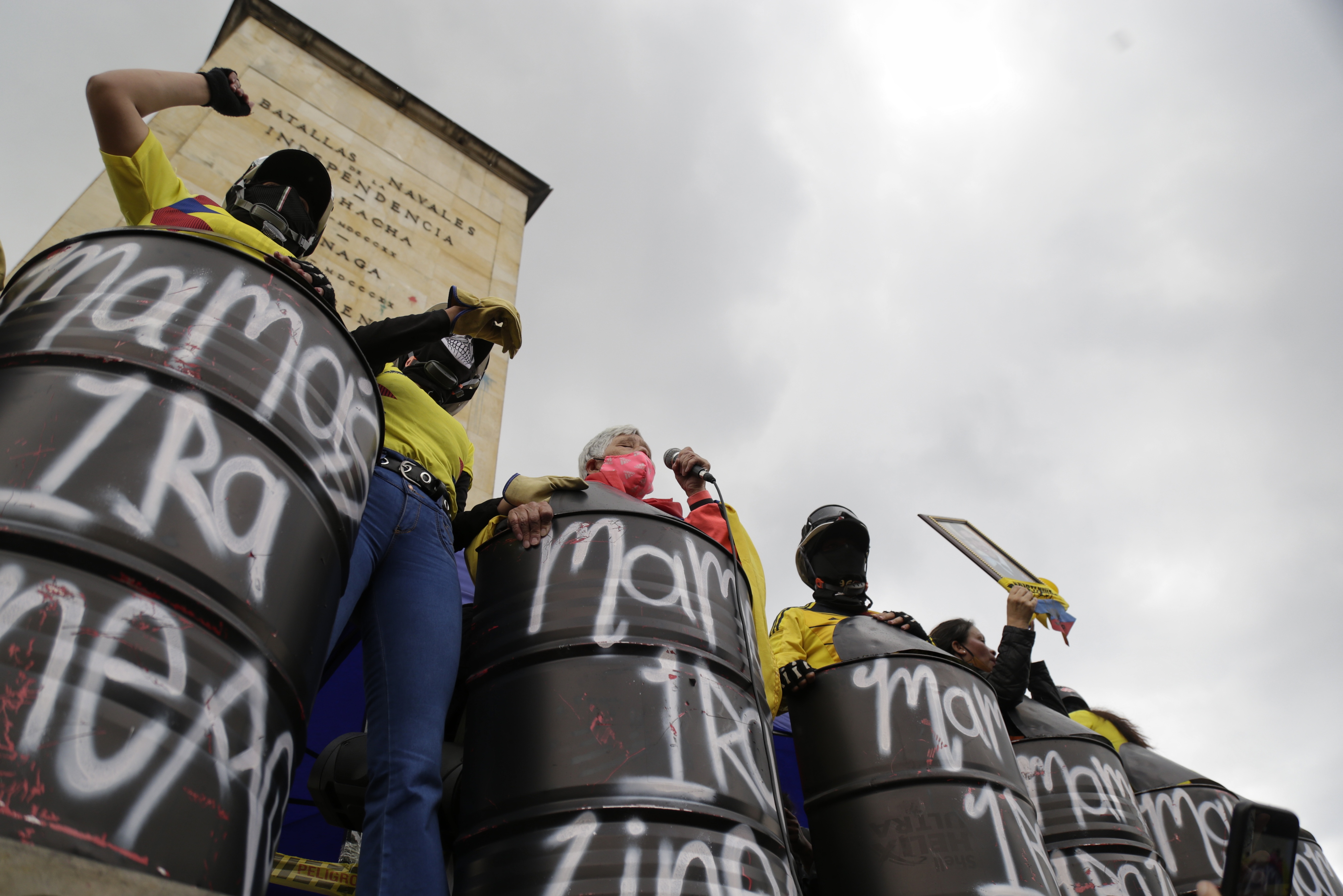 Foto referencia: Bogotá, 28 de Mayo de 2021. Con actividades culturales, manifestantes conmemoran un mes del inicio del paro nacional. Lugar: Monumento a los Héroes. (Colprensa - Álvaro Tavera)