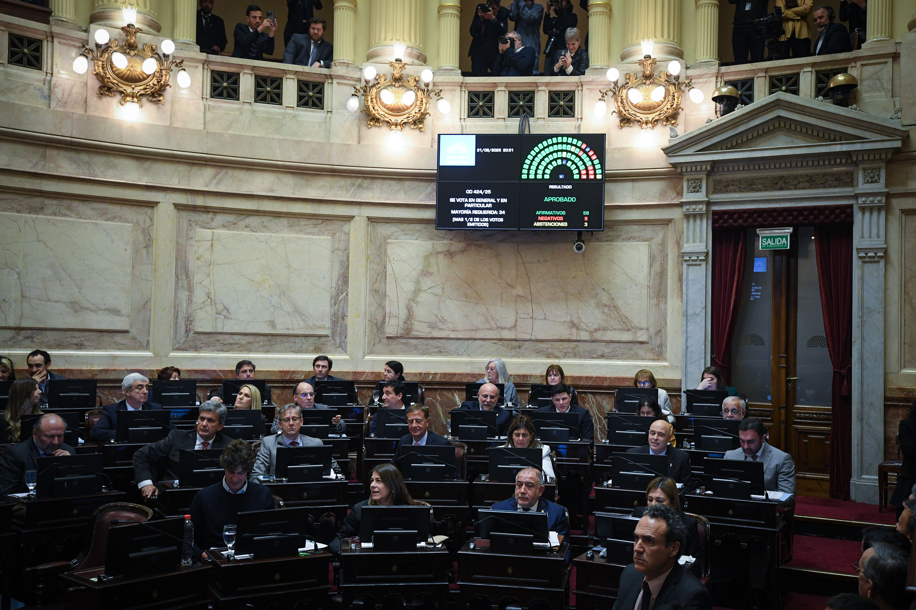Javier Milei criticó el aumento de los sueldos de los senadores: “Vuelven a hacerlo, escupiendo en la cara de los argentinos”