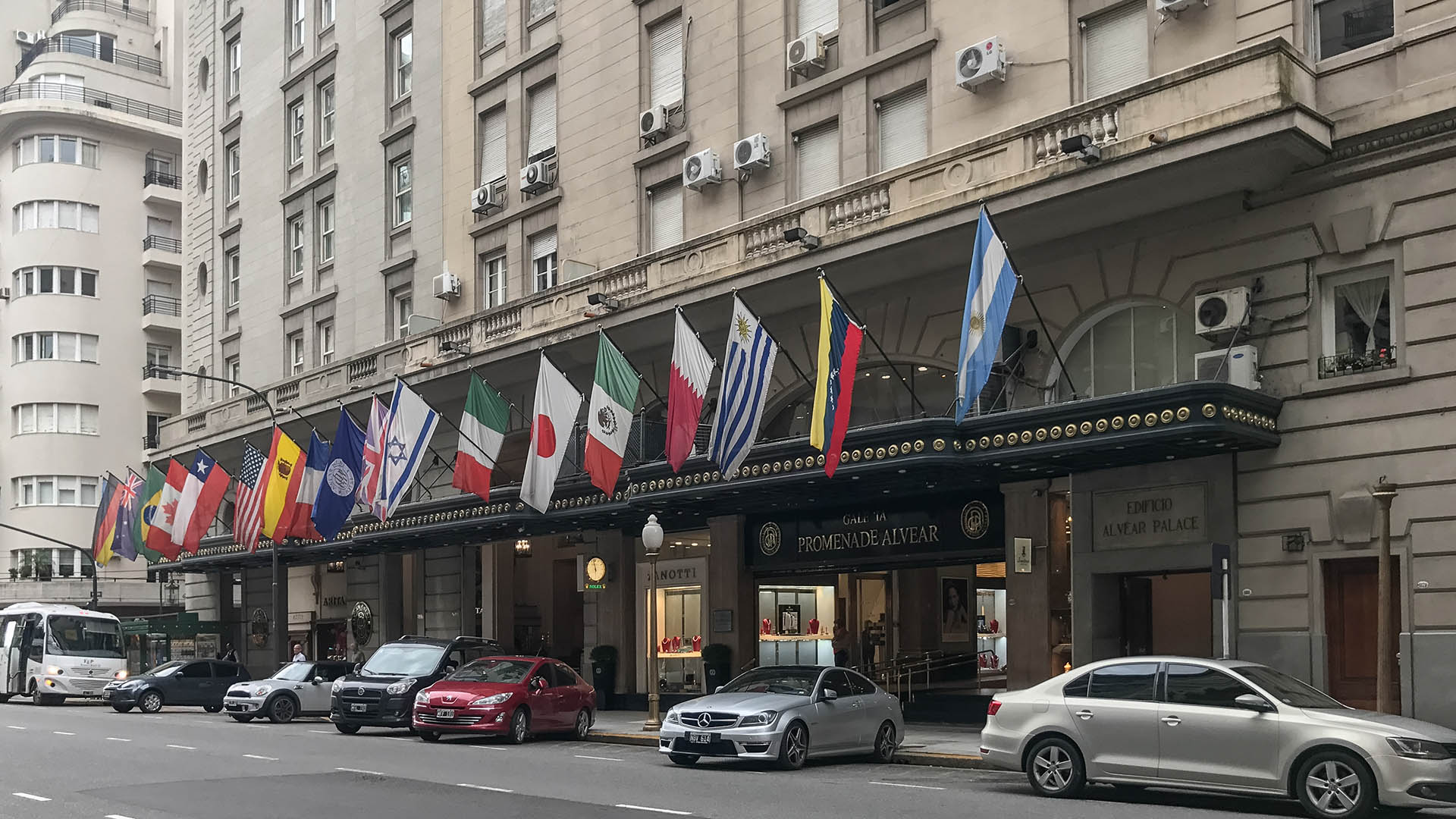 Murió Mario Falak, el empresario que "revivió" el Hotel Alvear Palace y fue amigo personal de Carlos Menem
