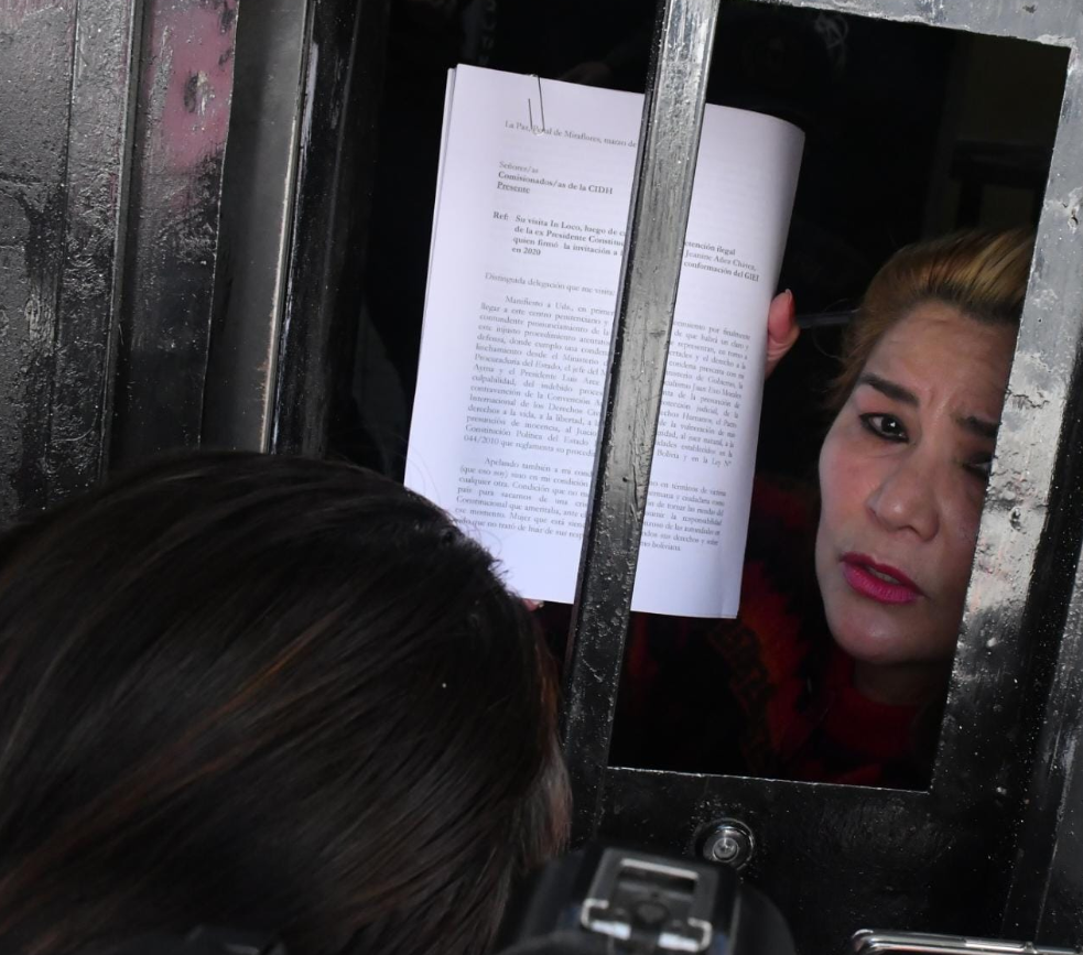 La CIDH visitó en prisión a la ex presidenta de Bolivia, Jeanine Áñez, para comprobar sus condiciones de reclusión. (TWITTER)