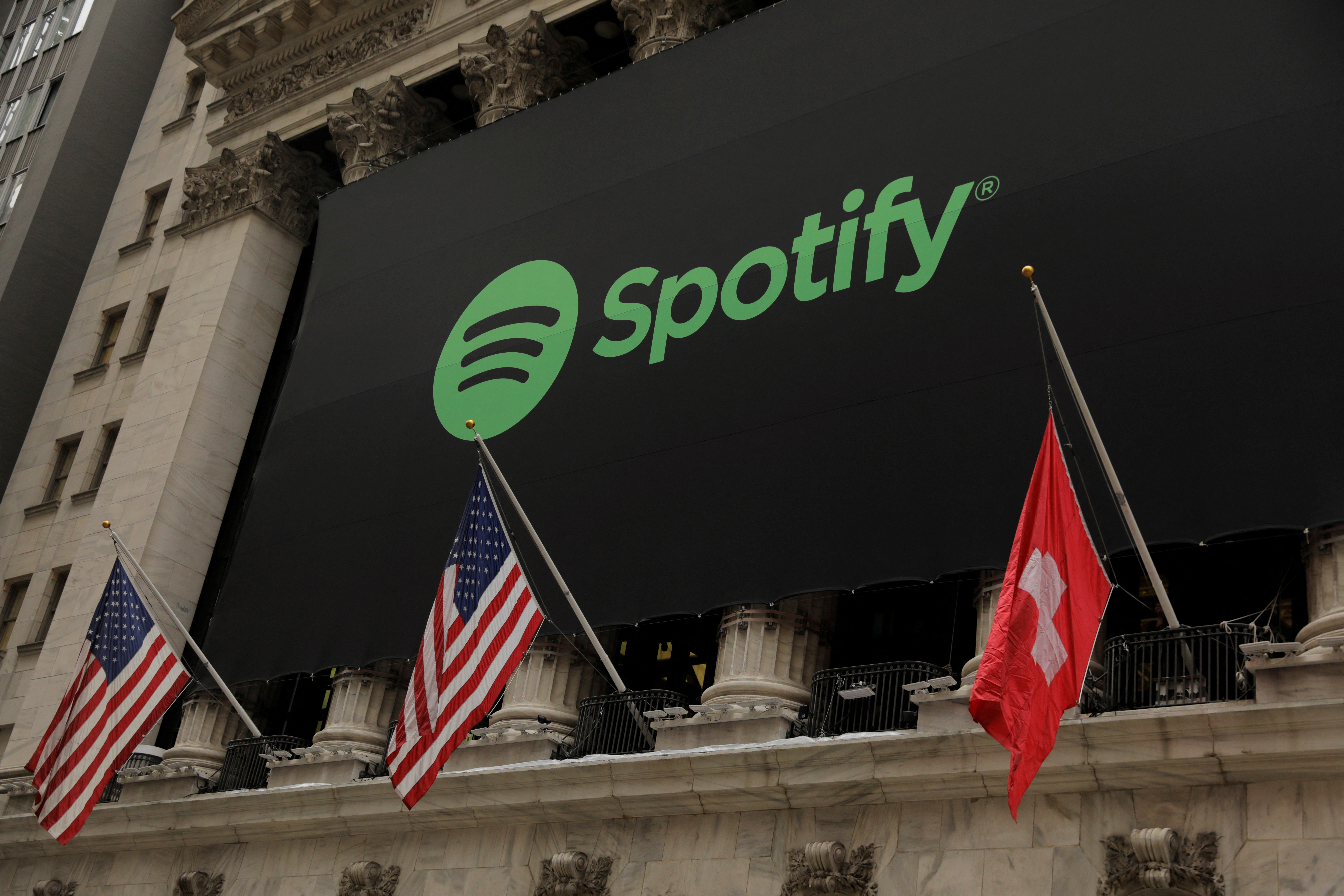 El logo de Spotify en la Bolsa de Nueva York (Reuters)