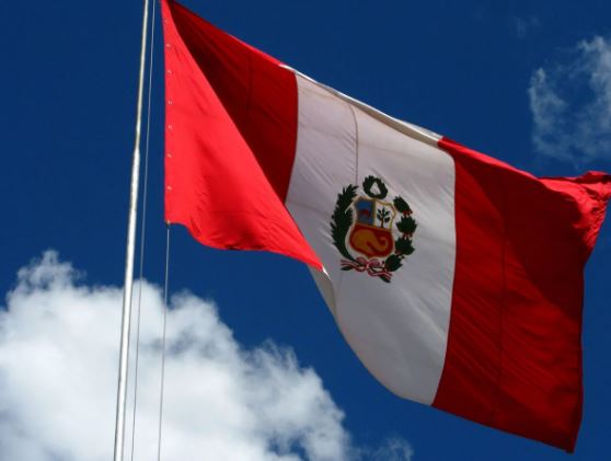 ¿por Qué La Bandera Peruana No Siempre Lleva El Escudo Nacional Infobaeemk 5159