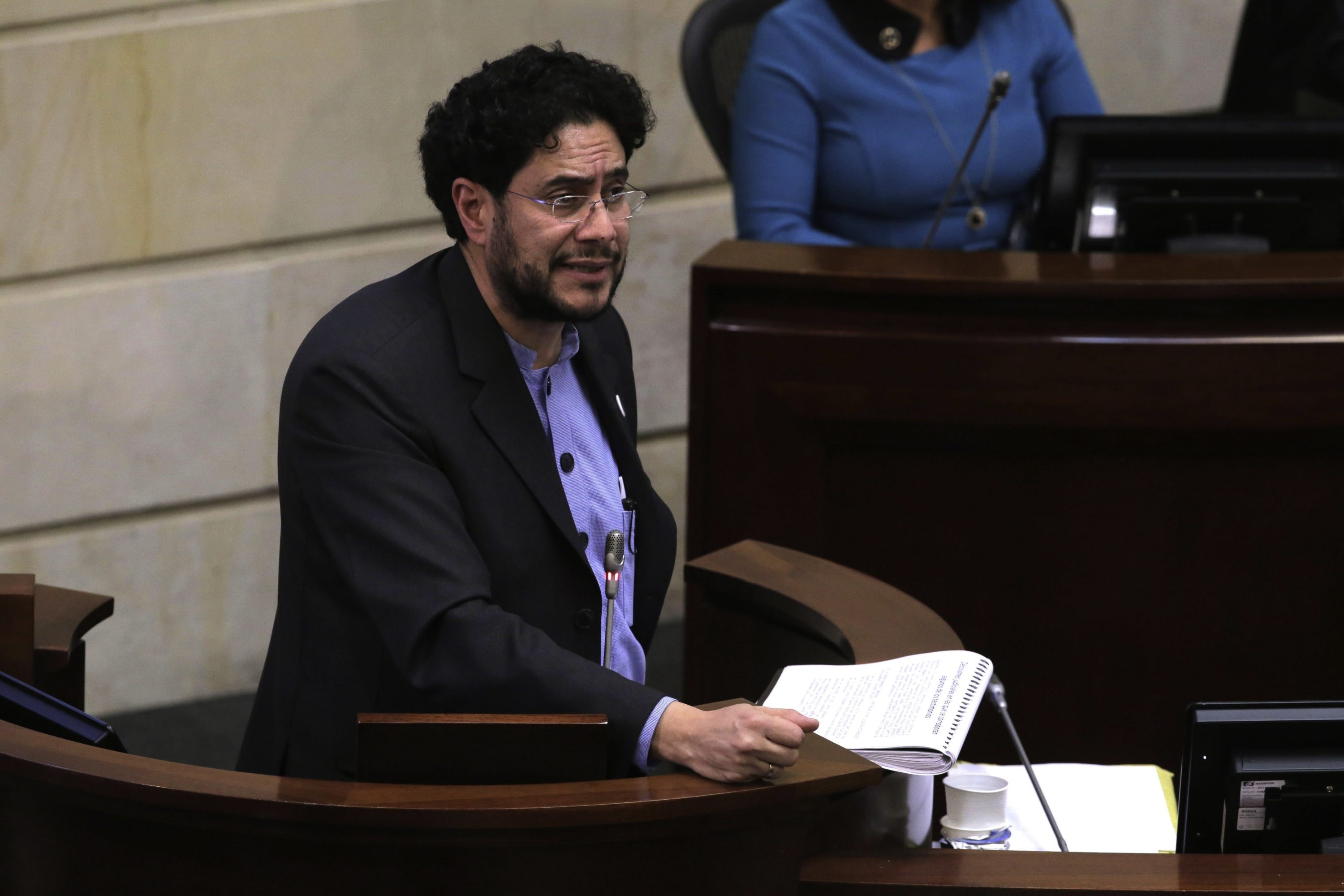 Iván Cepeda propuso un “bloque parlamentario” para reducir los salarios de los congresistas