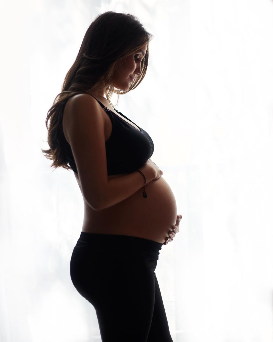 La cantante documentó aspectos de su embarazo e hizo una transmisión de la revelación de sexo de la bebé (Foto: Instagram)