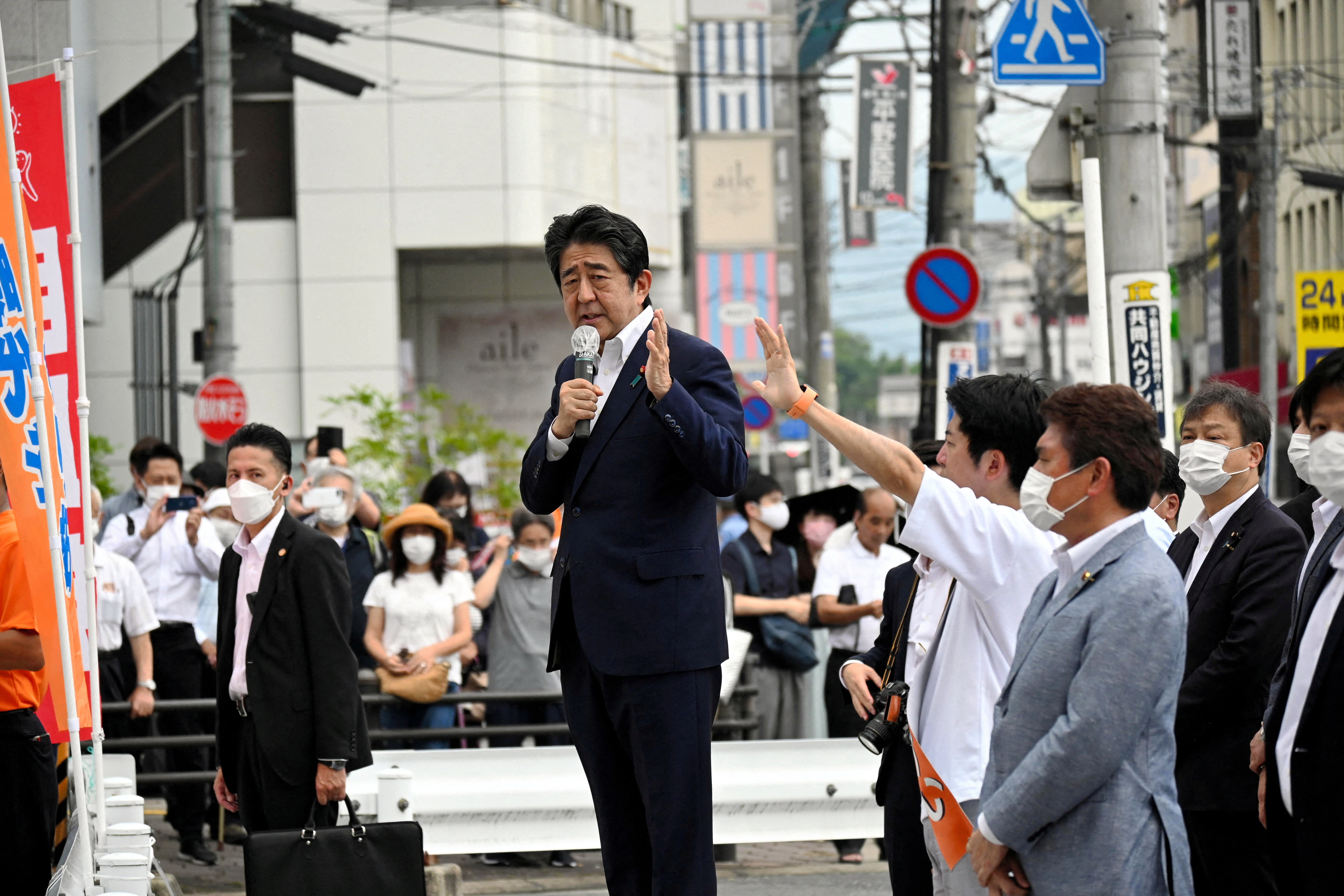 El sospechoso del crimen fue detenido en el sitio y se cree que atacó a Abe por pensar que estaba ligado a la Iglesia de la Unificación.