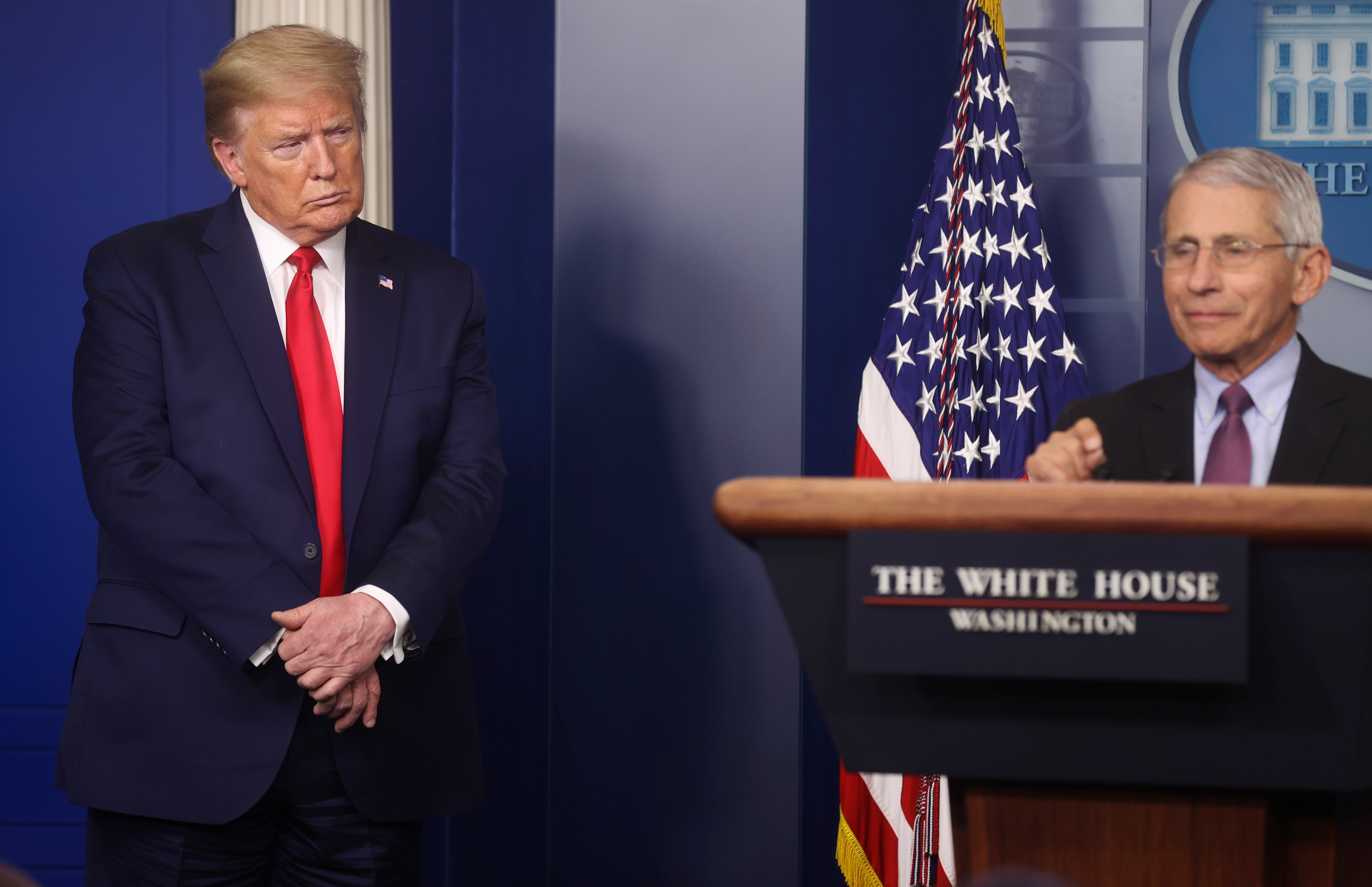 El presidente de Estados Unidos, Donald Trump, junto al principal experto sobre la pandemia de la Casa Blanca, el doctor Anthony Fauci (Reuters)