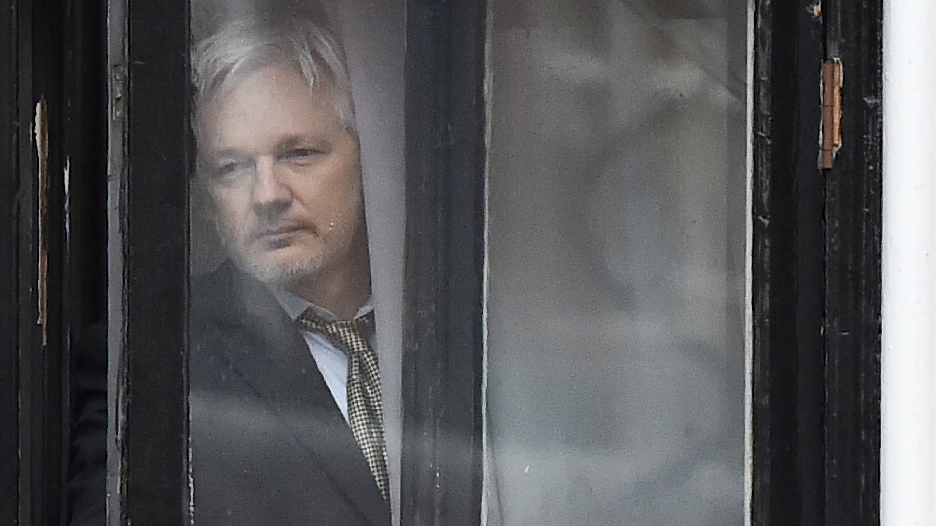 Assange podría enfrentar una pena de hasta 165 años de prisión si es extraditado y enjuiciado a EEUU. (AFP)