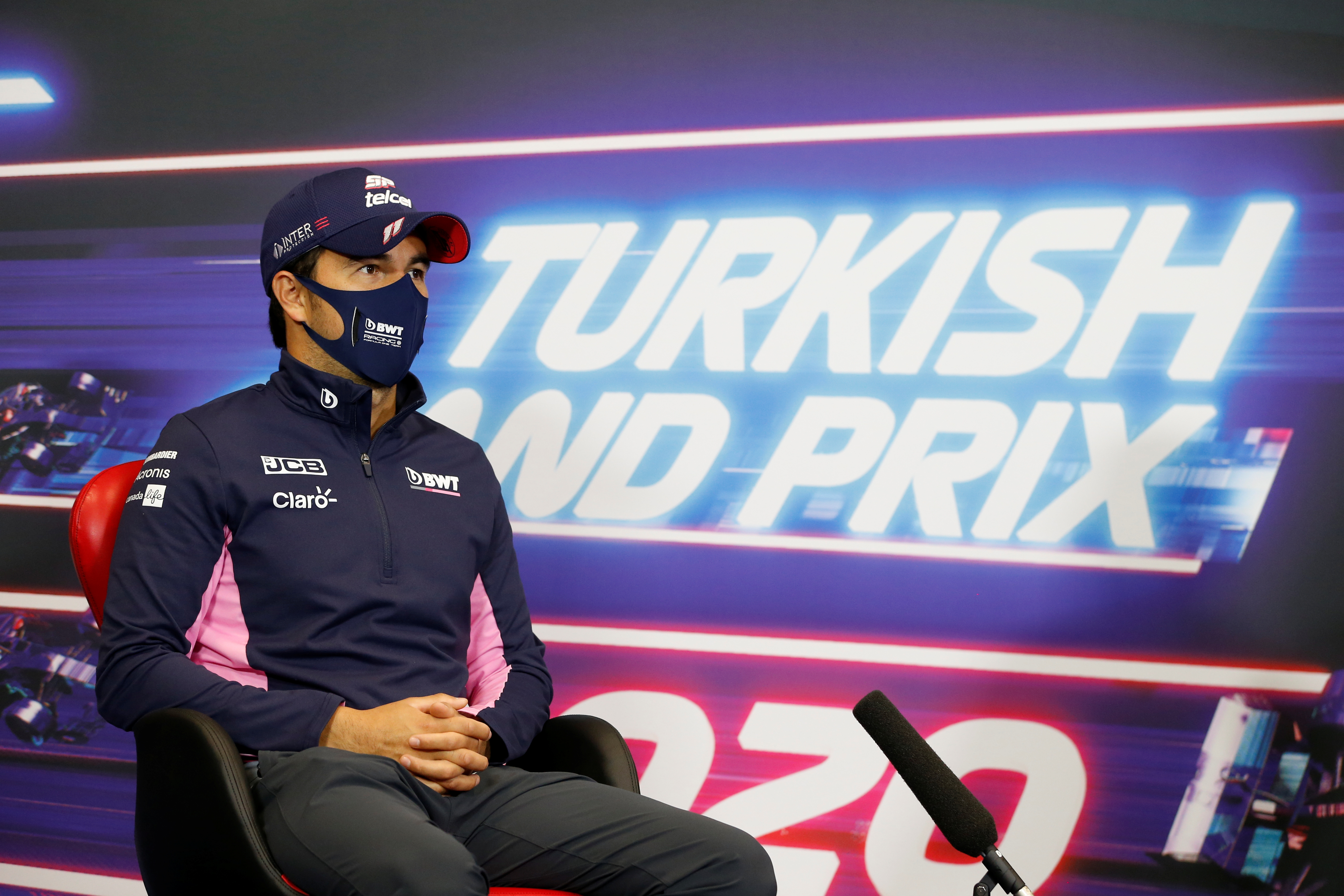Sergio Pérez habló sobre las opciones para continuar en la máxima categoría de la Fórmula Uno el próximo año (Foto: FIA/Handout via REUTERS)