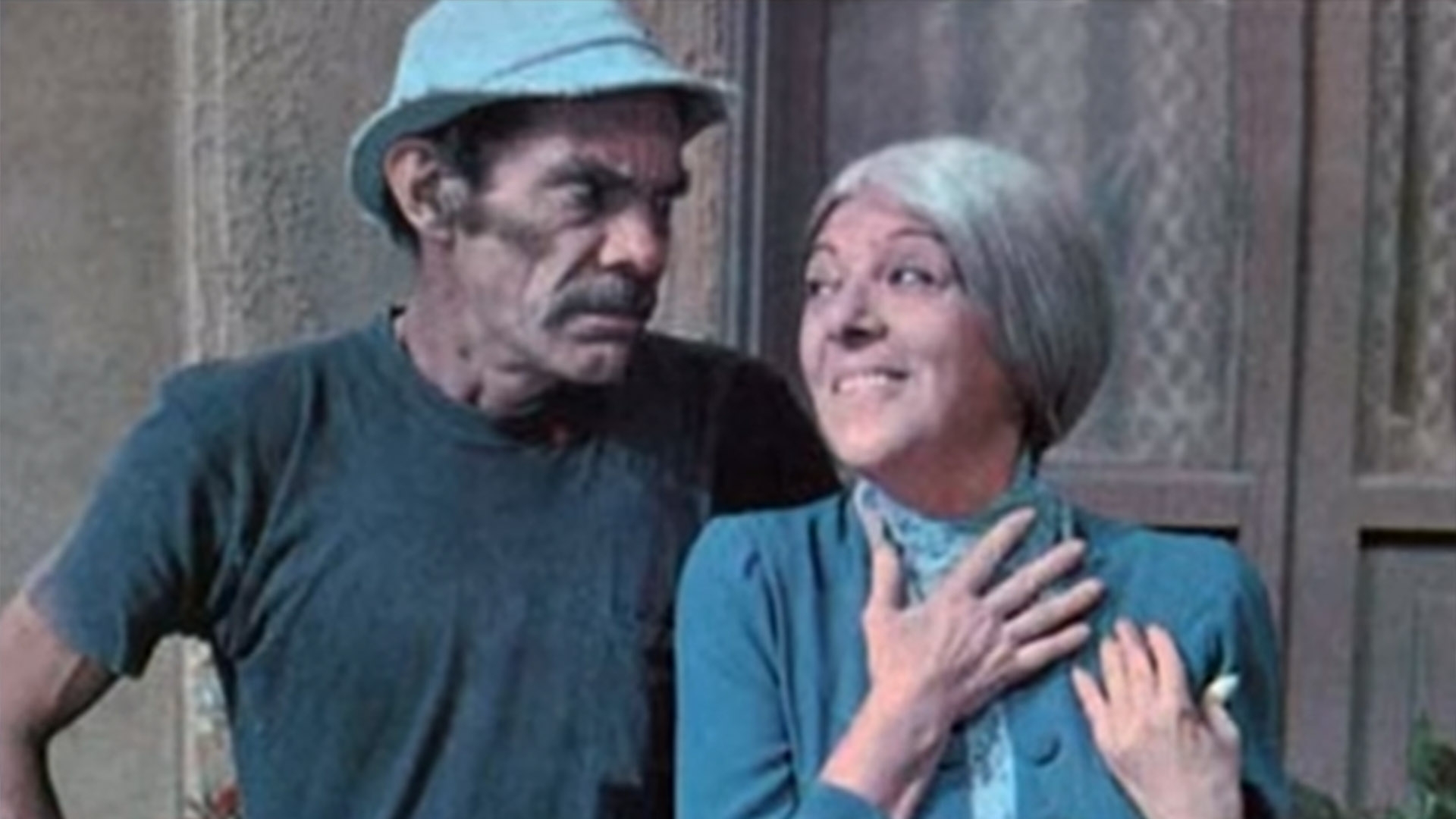 "Don Ramón" (Ramón Valdés) y la "Bruja del 71" (Angelina Fernández), en "El Chavo del 8". Ambos tuvieron un romance de por medio (Captura de Pantalla: Twitter)