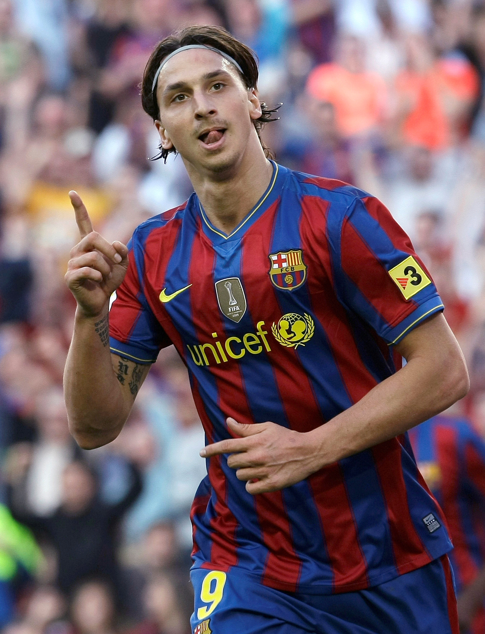 Cuando estuvo en el Barcelona tuvo problemas con Guardiola, a quien llamó "líder cobarde"