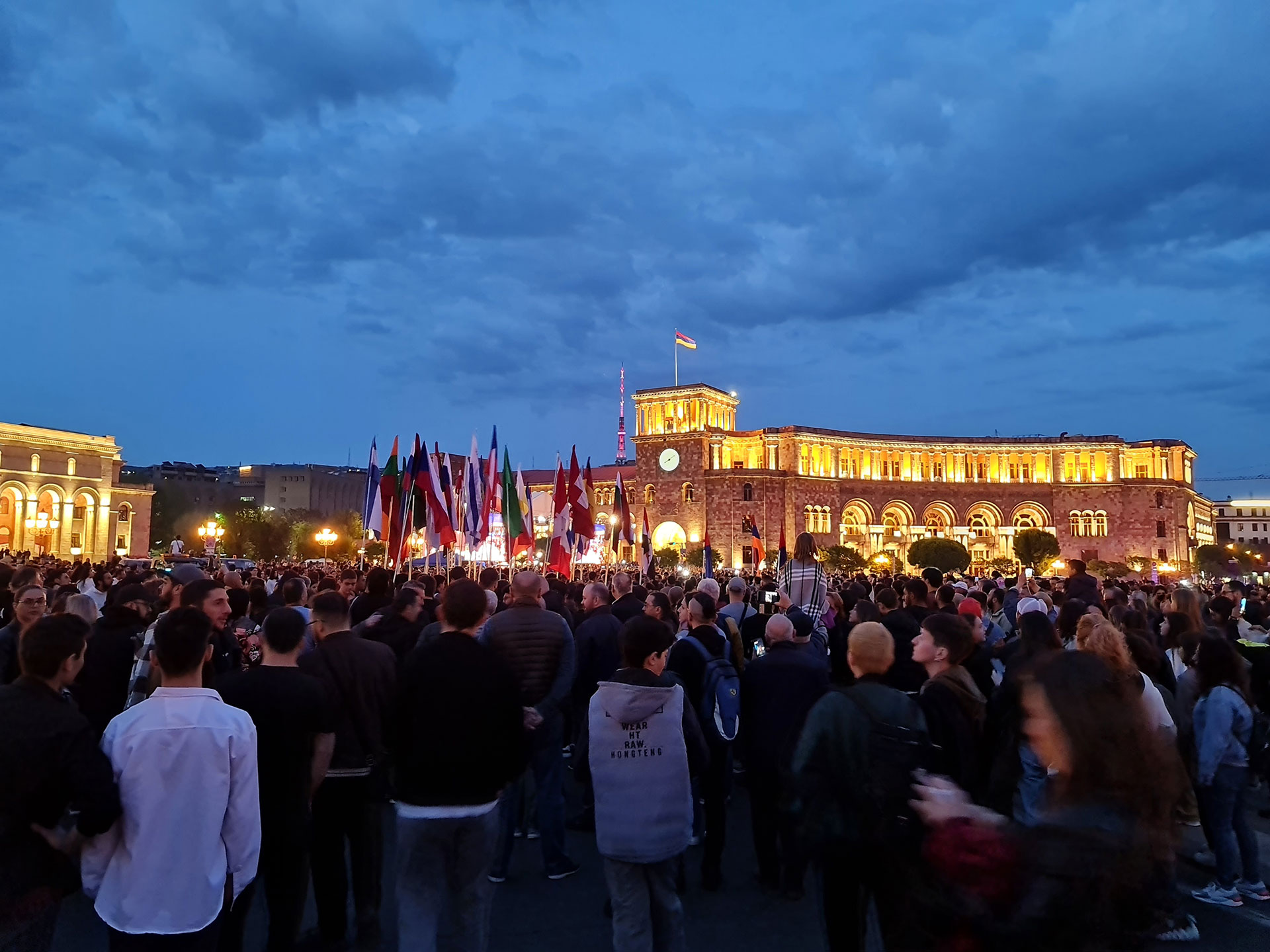 La Plaza de la República, abarrotada de gente que se unió para la Marcha de las Antorchas (Foto: Lucas Goyret)