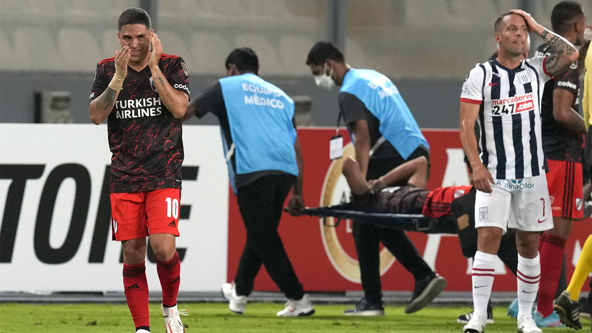 コパ リベルタドーレスでロバート ロハスを破った選手に対するコンメボルの厳しい制裁 Infobae