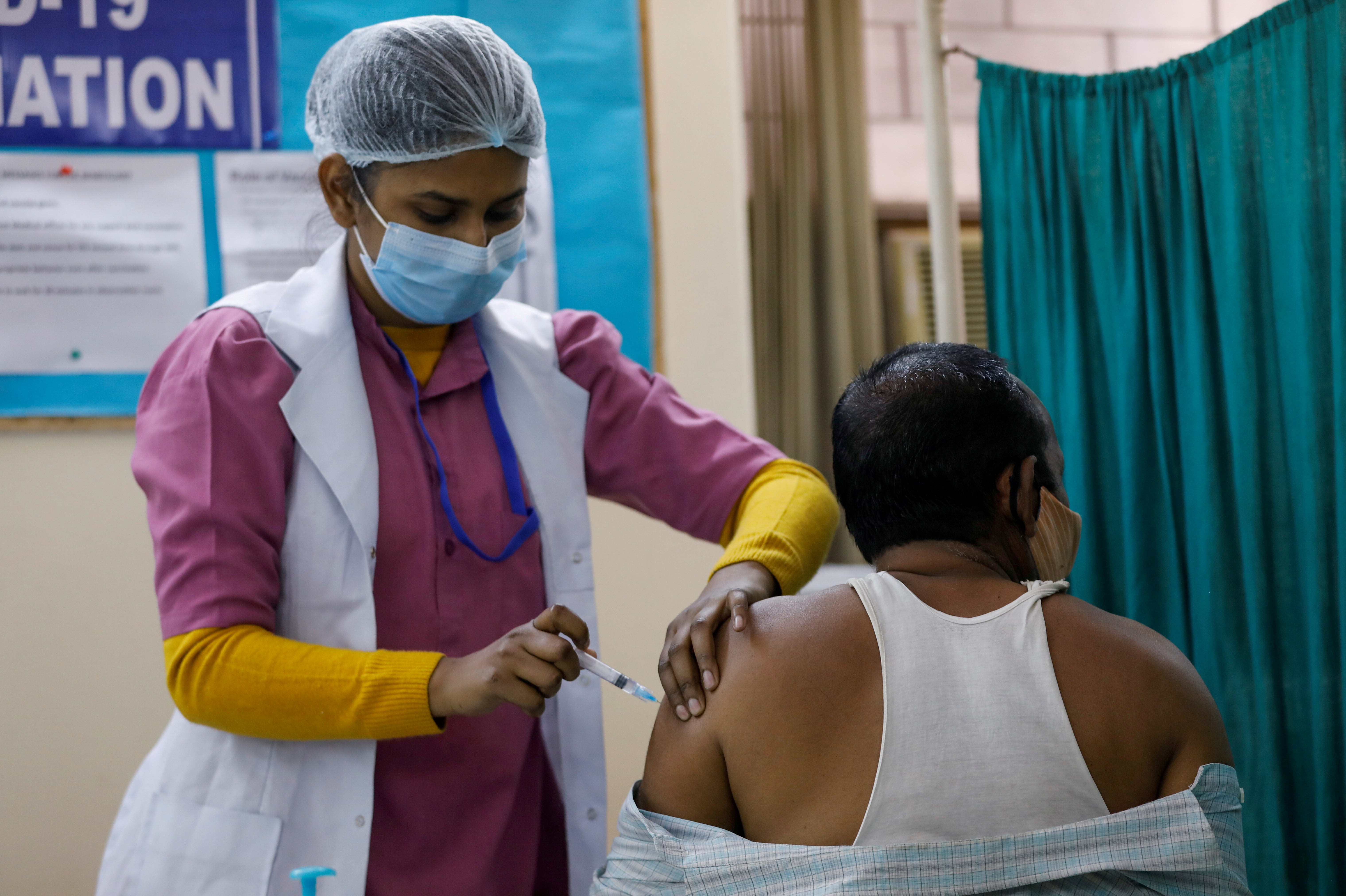 Covaxin había sido aprobada por la agencia reguladora de medicamentos de India en enero tras constatar un 81% de eficacia en los estudios clínicos (REUTERS/Adnan Abidi/File Photo)