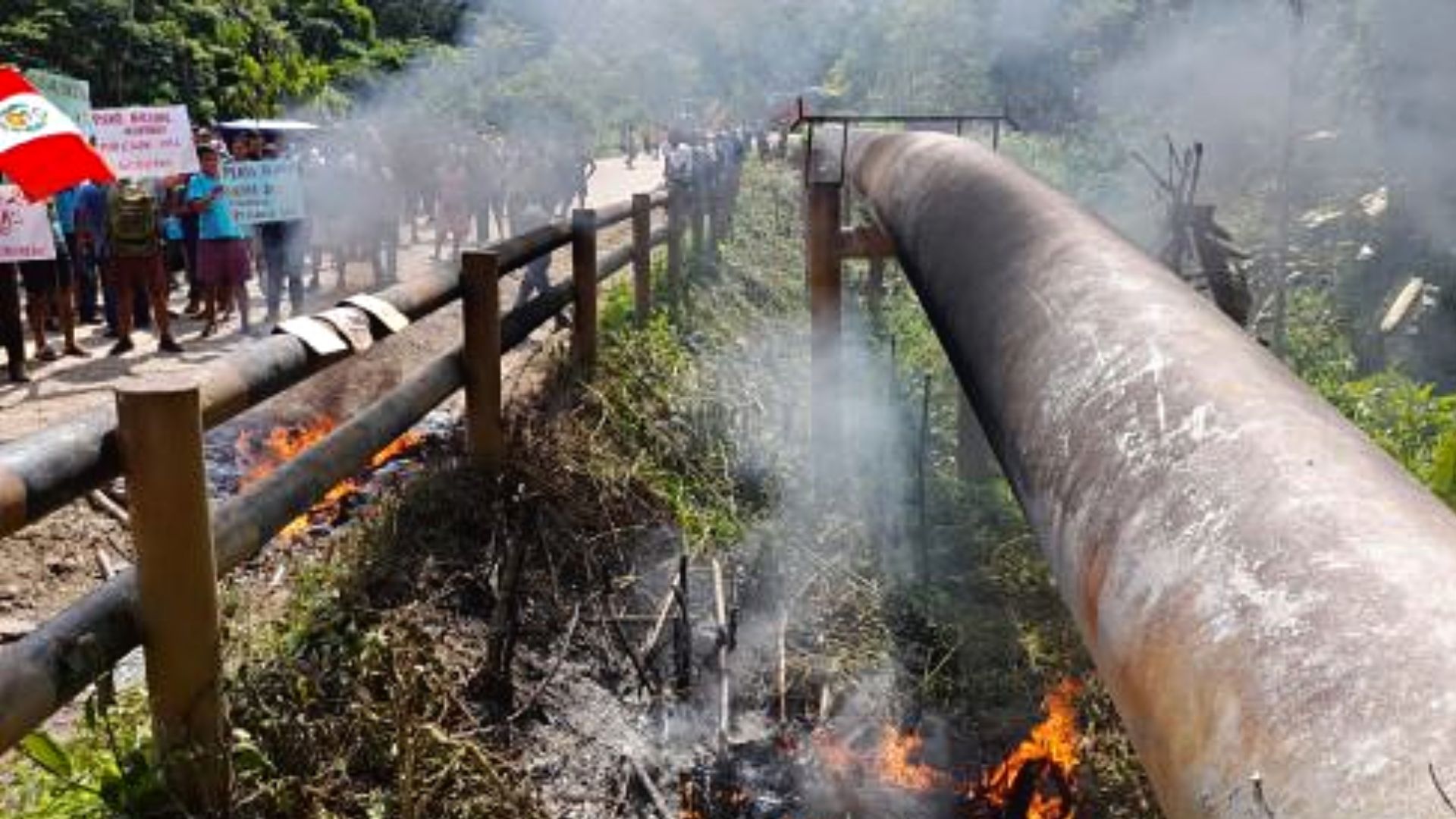 Derrame de petróleo por corte de tubería no podía ser contenido por bloqueo de manifestantes en Amazonas. (Petroperú)