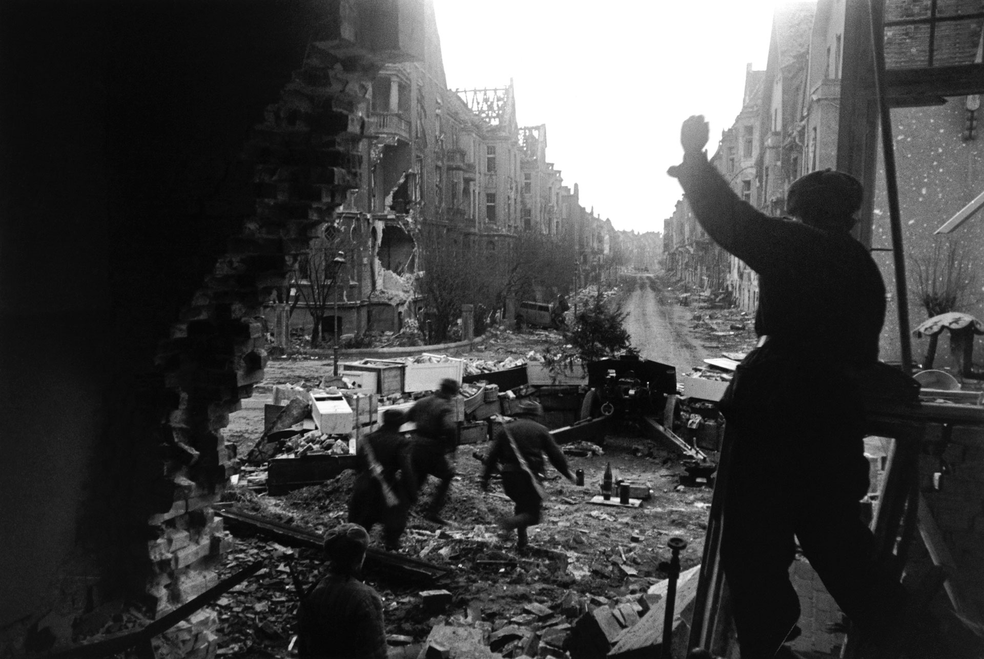 Algunos afirman que hubo más de dos millones de violaciones en Berlín en las semanas posteriores a la victoria aliada (Getty Images)