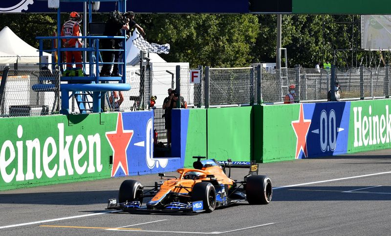 Con el histórico triunfo de Daniel Ricciardo en Monza, McLaren volvió a la victoria luego de nueve años (REUTERS/Jennifer Lorenzini)