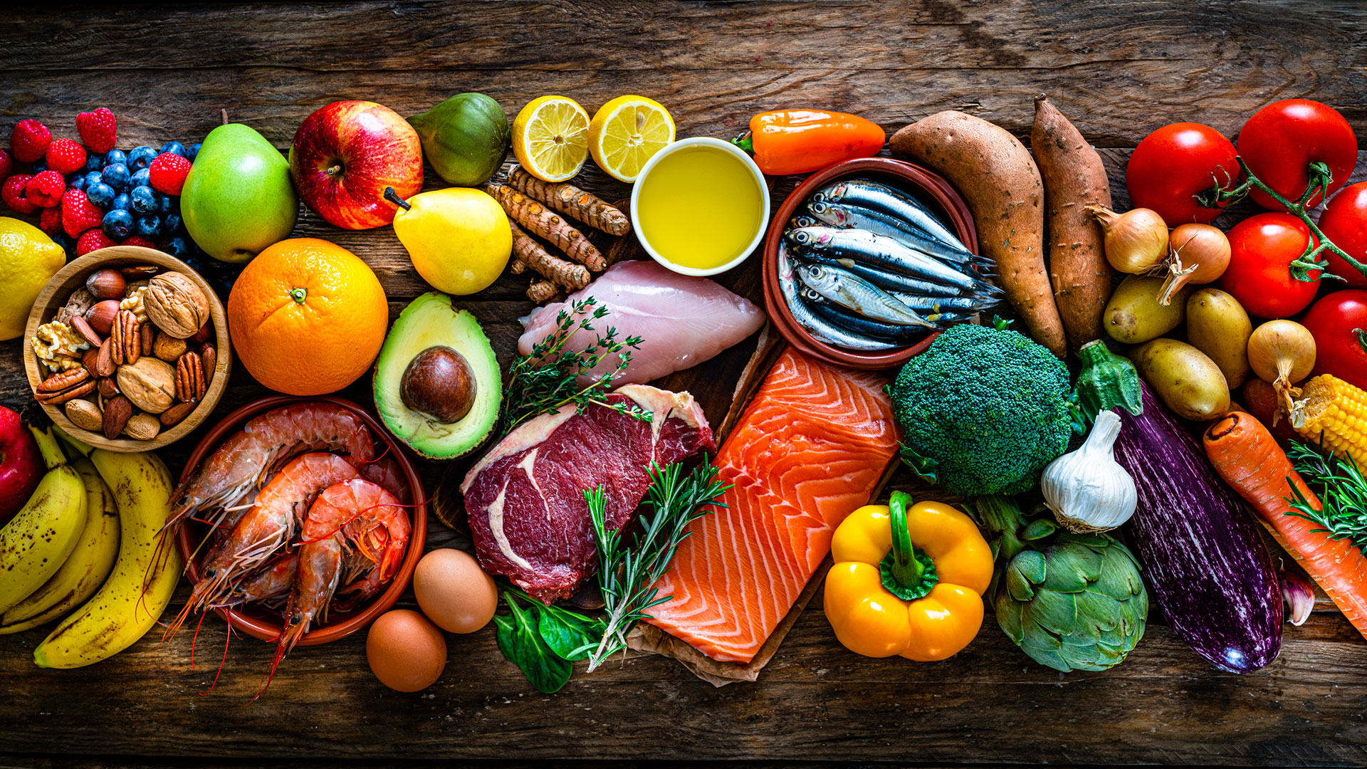 Las grasas no saturadas, que incluyen grasas poliinsaturadas como los aceites de origen vegetal y el pescado azul pueden disminuir el colesterol malo (Getty)