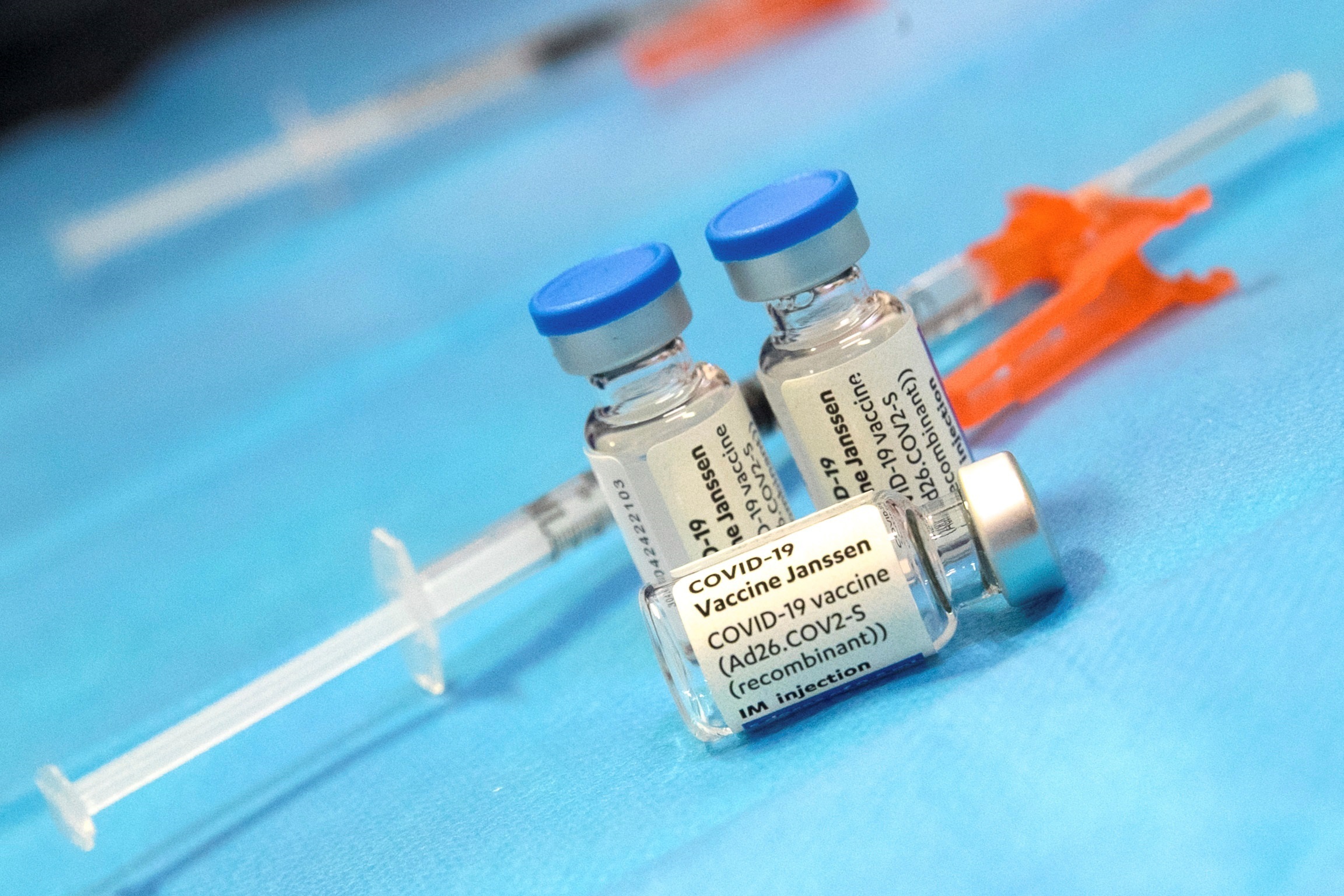 Colombia recibió las primeras 480.000 vacunas contra el covid-19 de Janssen  - Infobae