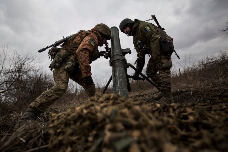 Según las autoridades ucranianas, se han producido bombardeos rusos en la localidad de Bajmut, en la región oriental de Donetsk, que han causado la muerte de dos civiles. (REUTERS)