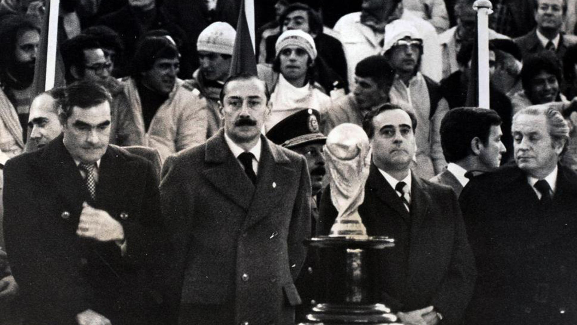 Las pesadillas de Videla en el Mundial 78: la resistencia de las “locas de la Plaza” y el desafío de los papelitos de Clemente