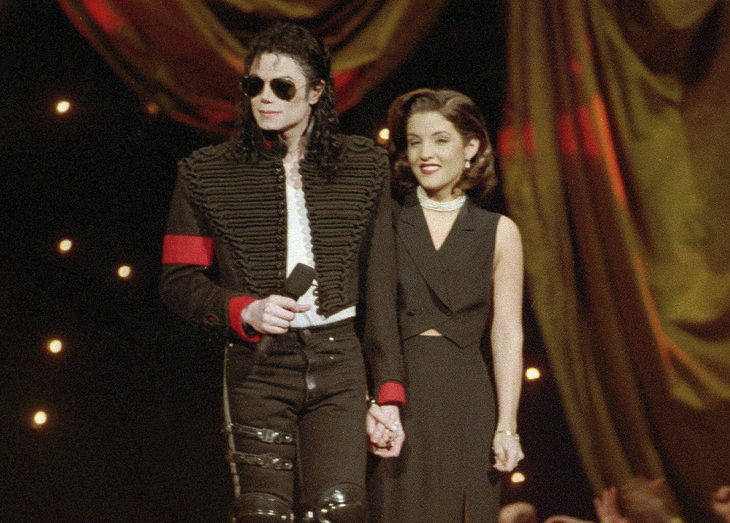 Michael Jackson y Lisa Marie Presley en la 11a entrega de los Premios MTV, el 8 de septiembre de 1994 (Foto AP)