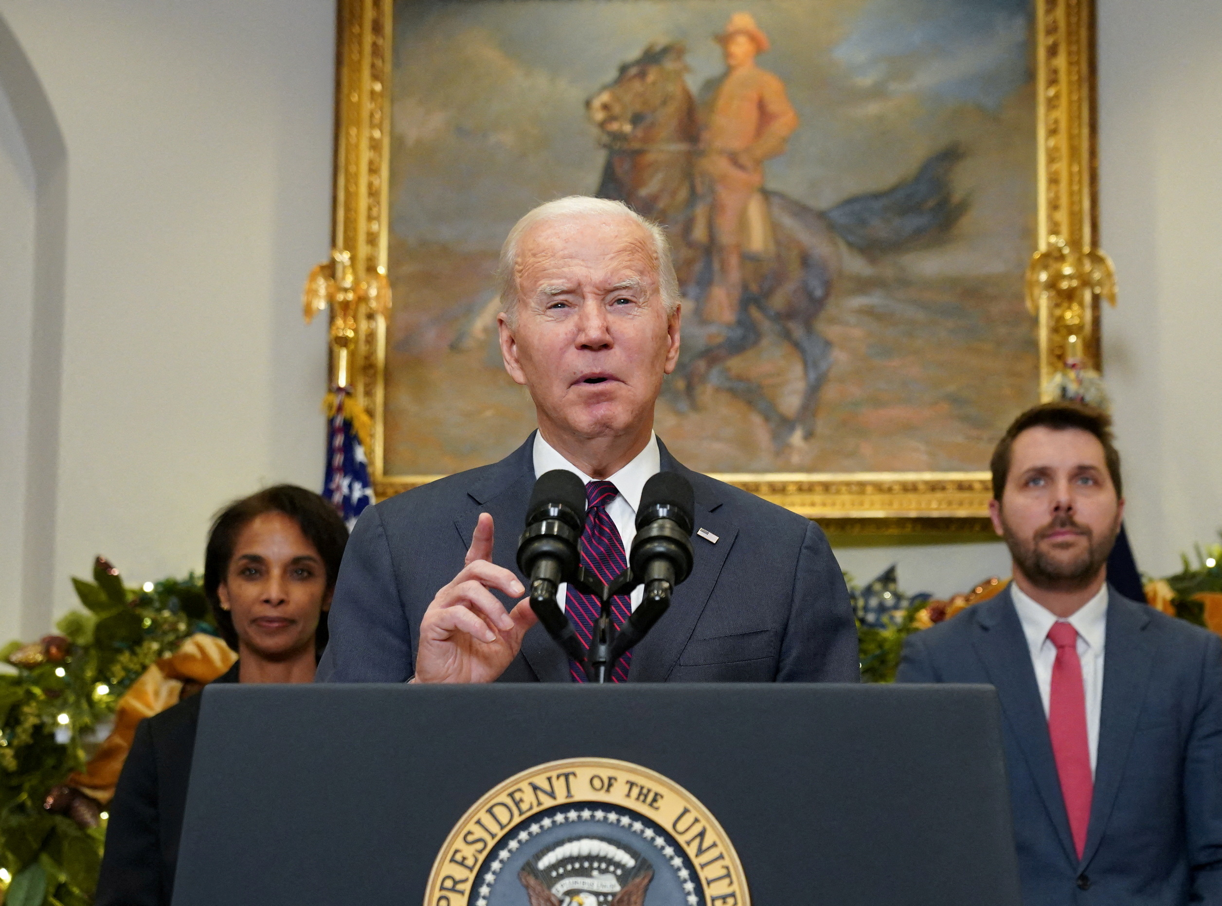 El presidente de Estados Unidos, Joe Biden, habla sobre la inflación en la Casa Blanca en Washington, Estados Unidos, 13 de diciembre de 2022. REUTERS/Kevin Lamarque/Archivo