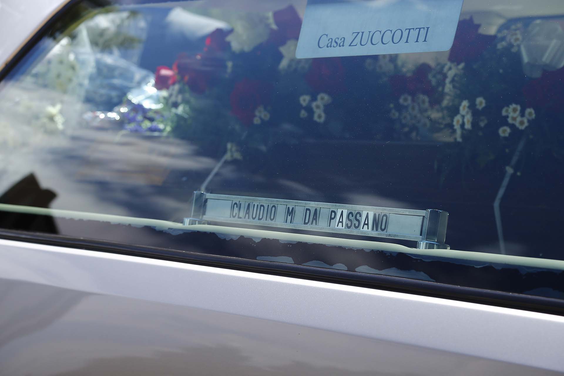 Luego del velatorio, partió el coche fúnebre con los restos de Claudio Da Passano hacia el cementerio de La Chacarita 