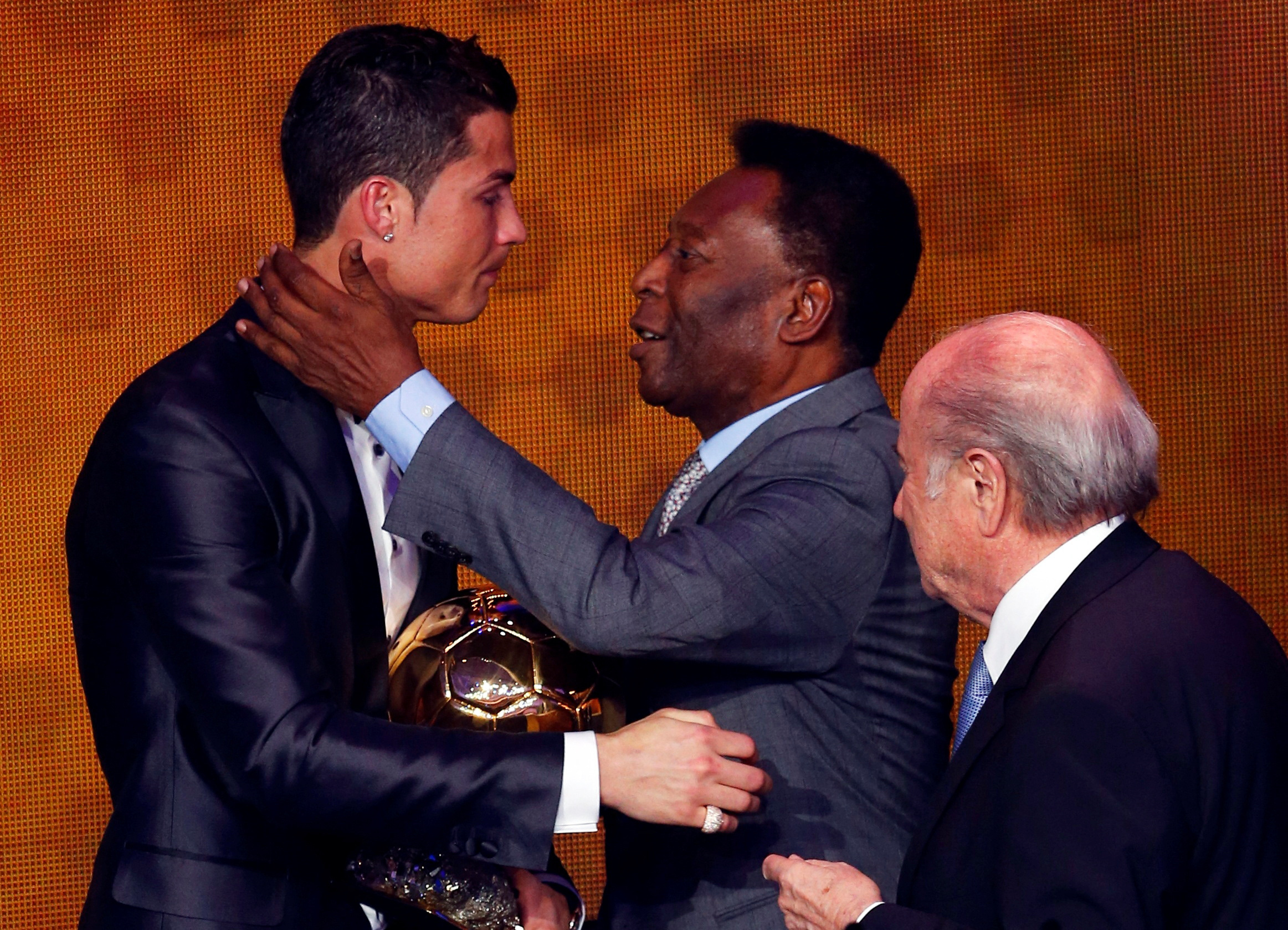 Cristiano Ronaldo, el segundo futbolista con más hattricks detrás de Pelé (REUTERS/Arnd Wiegmann)