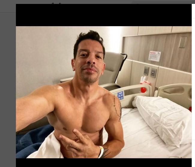Con esta imagen el cantante tranquilizó a sus seguidores tras someterse a una intervención quirúrgica Foto: Instagram