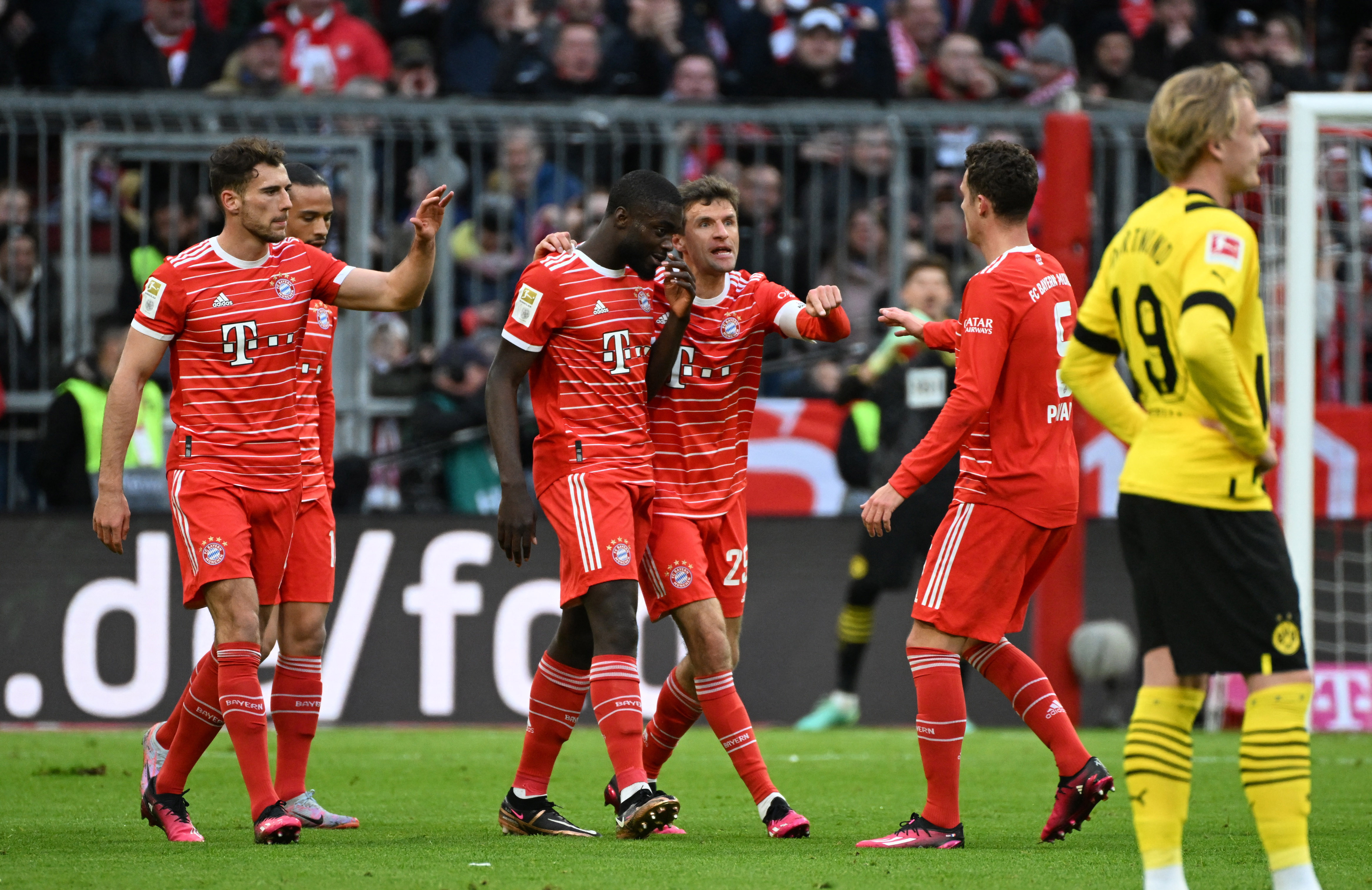 El Bayern Múnich le ganó el clásico al Borussia Dortmund y recuperó el liderazgo en la Bundesliga (REUTERS/Angelika Warmuth)