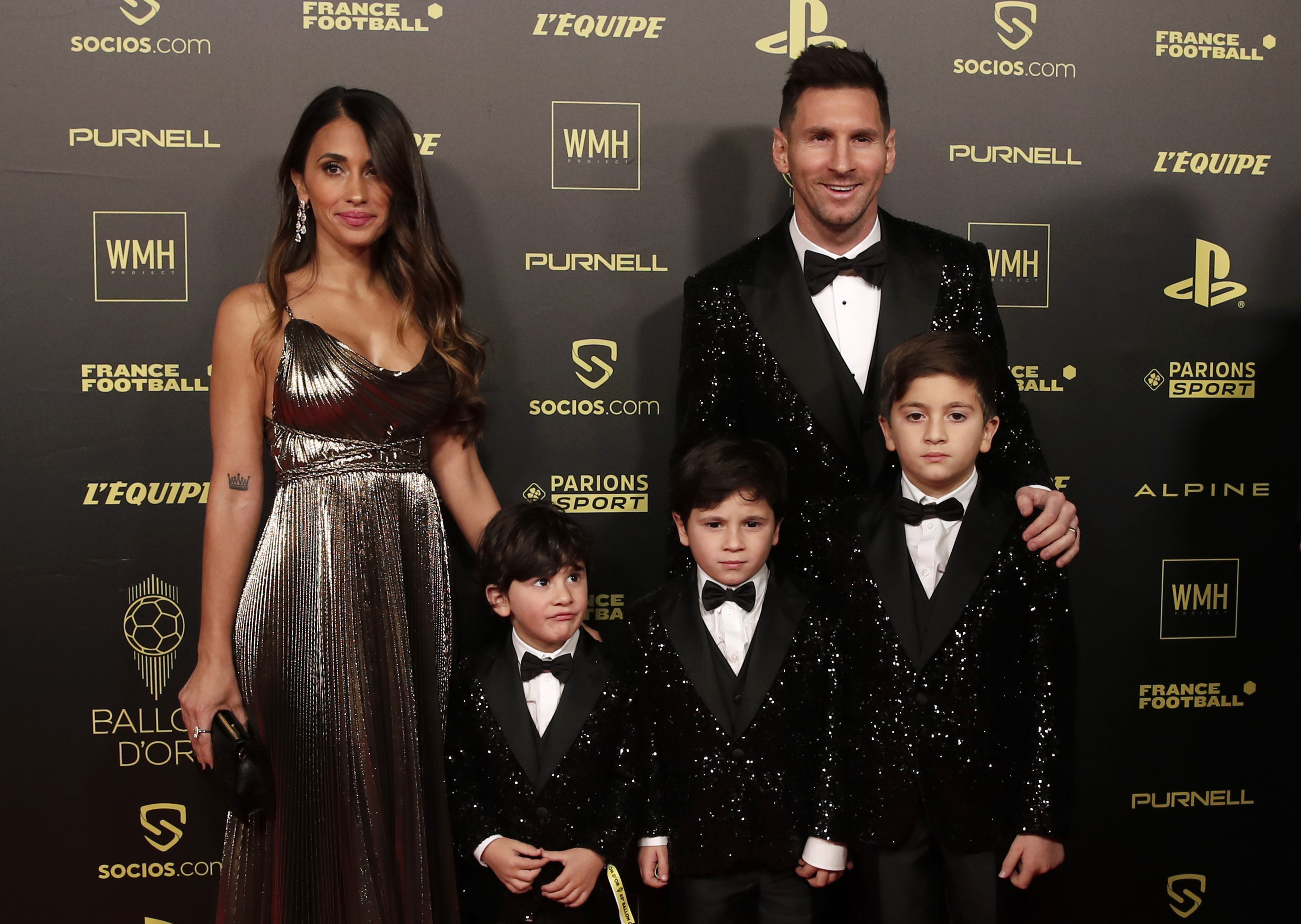 Los detalles del extravagante traje de Messi en la gala del Balón de Oro  2021 en composé con sus tres hijos - Infobae