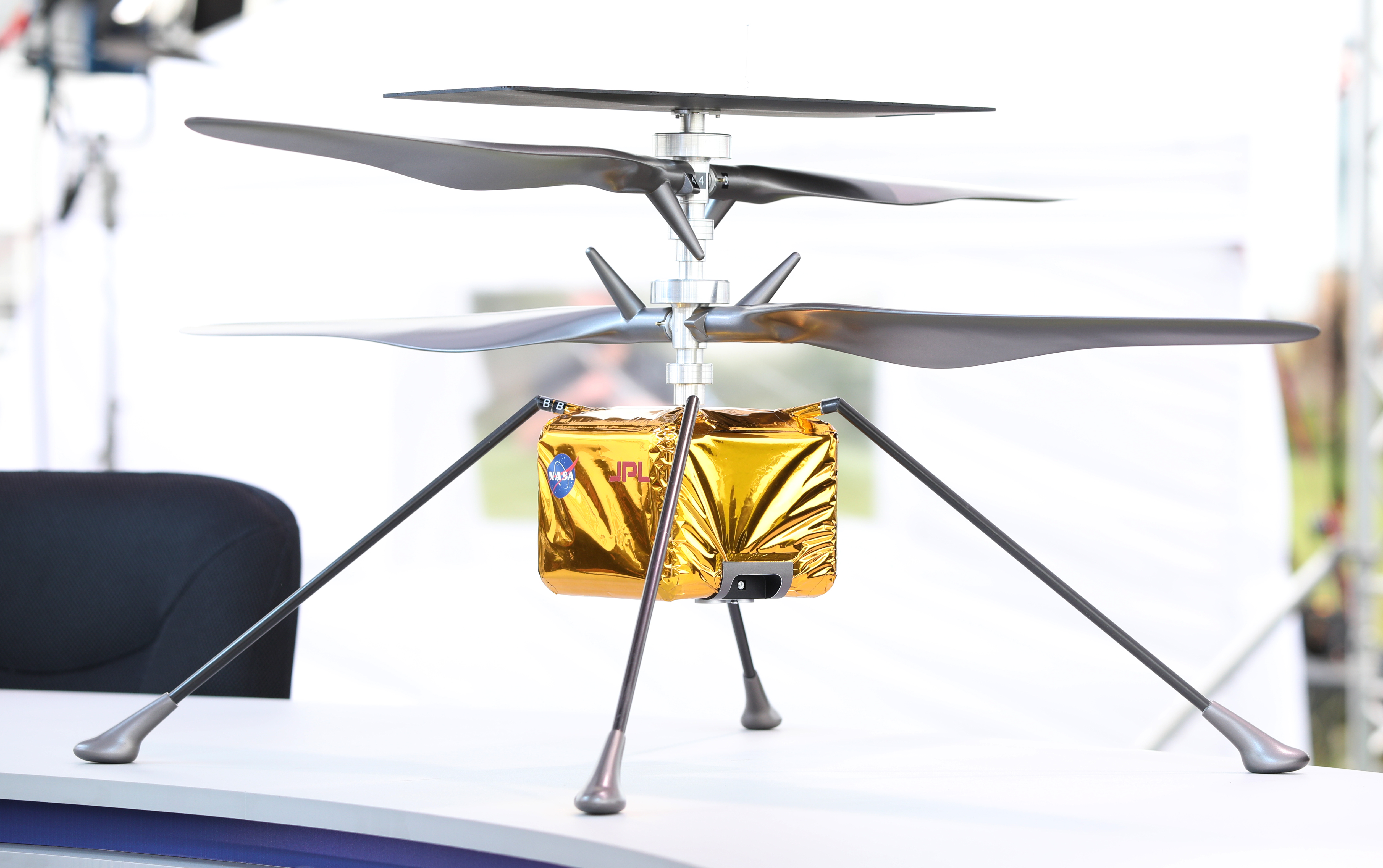 Por primera vez se volará una aeronave sobre el aire de Marte gracias al helicóptero "Ingenuity", que viajará al planeta acoplado al rover y que realizará diferentes pruebas de vuelo en una gravedad que es dos tercios menor que la de la Tierra. (Gregg Newton / Gregg Newton / AFP)