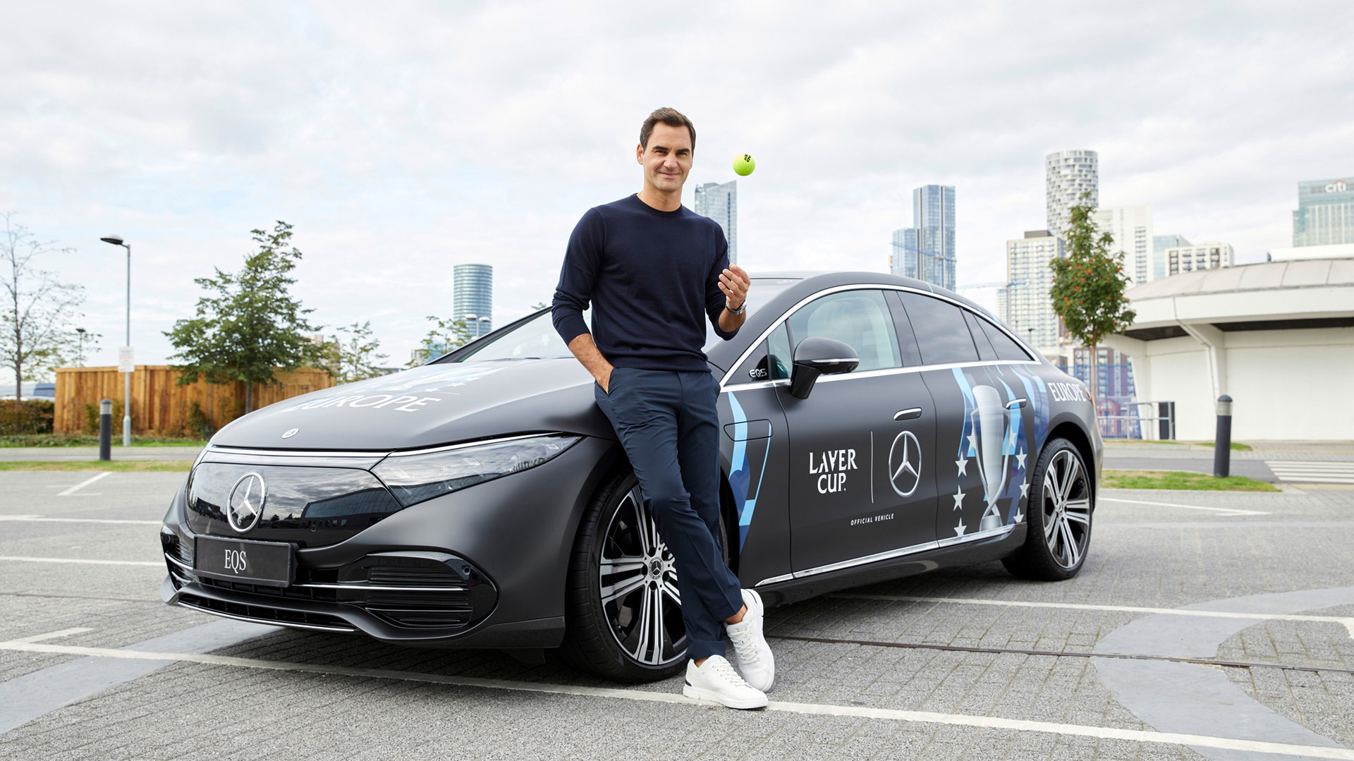 La despedida de Federer en la Laver Cup que se jugó en Londres, fue perfecta para que Mercedes hiciera el anuncio y el homenaje, ya que además de patrocinar al suizo, la marca es el sponsor del torneo desde su inicio