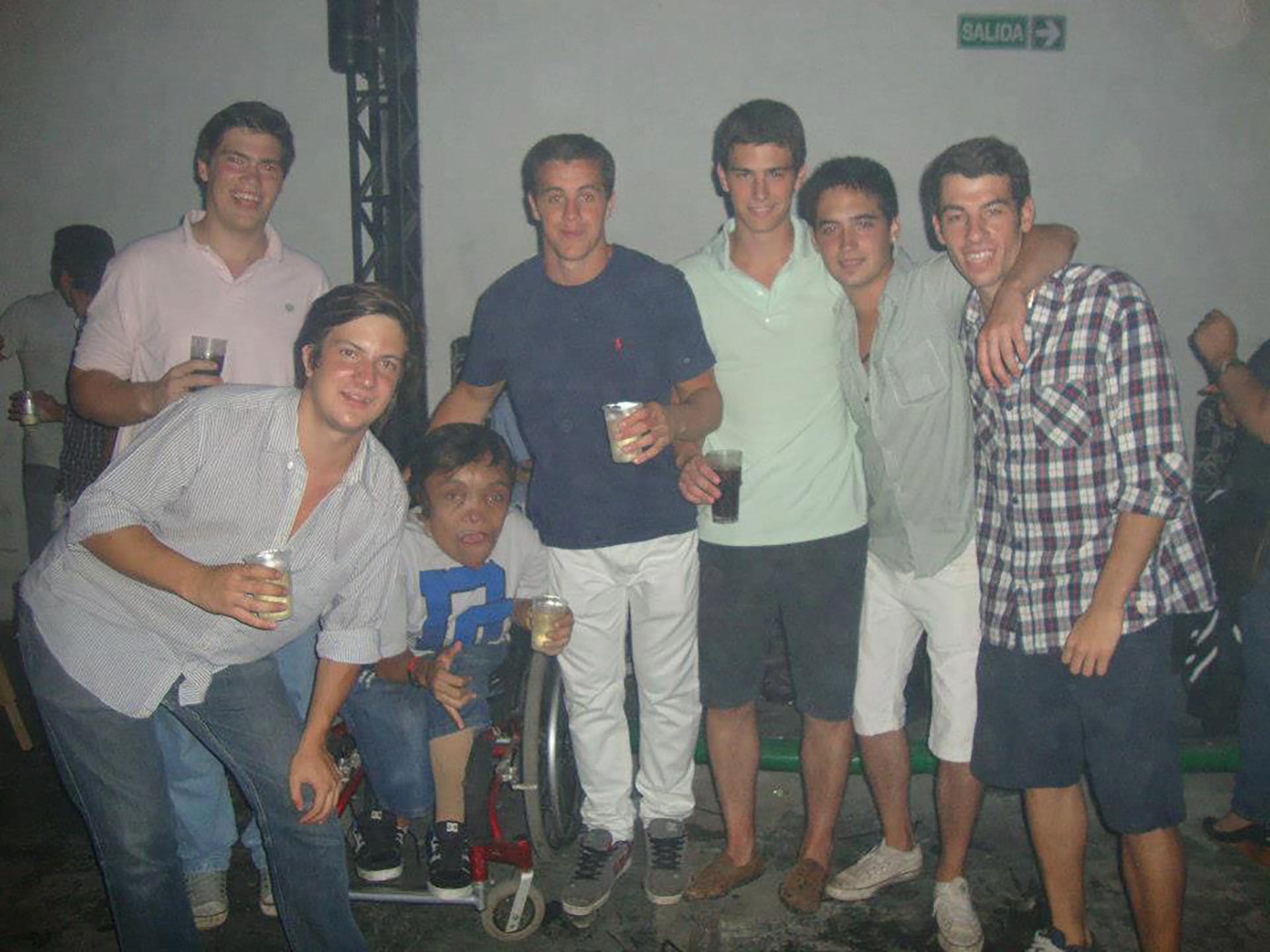 Lucas Alaniz, más joven, siempre rodeado de amigos