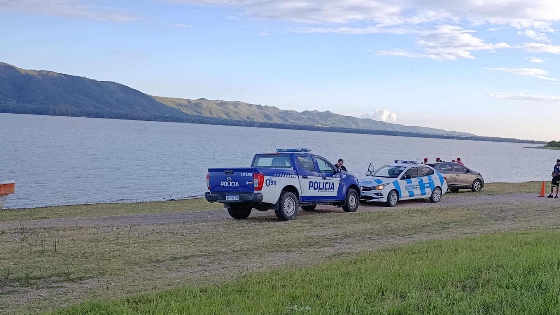 Mercados: las acciones y los bonos operan en baja por el arrastre negativo de Wall Street