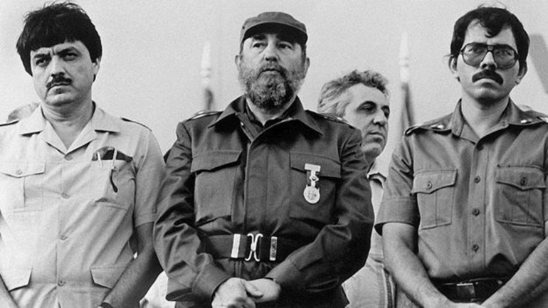Sergio Ramírez, Fidel Castro y Daniel Ortega en 1985, cuando asumió el poder el Frente Sandinista de Liberación Nacional.
