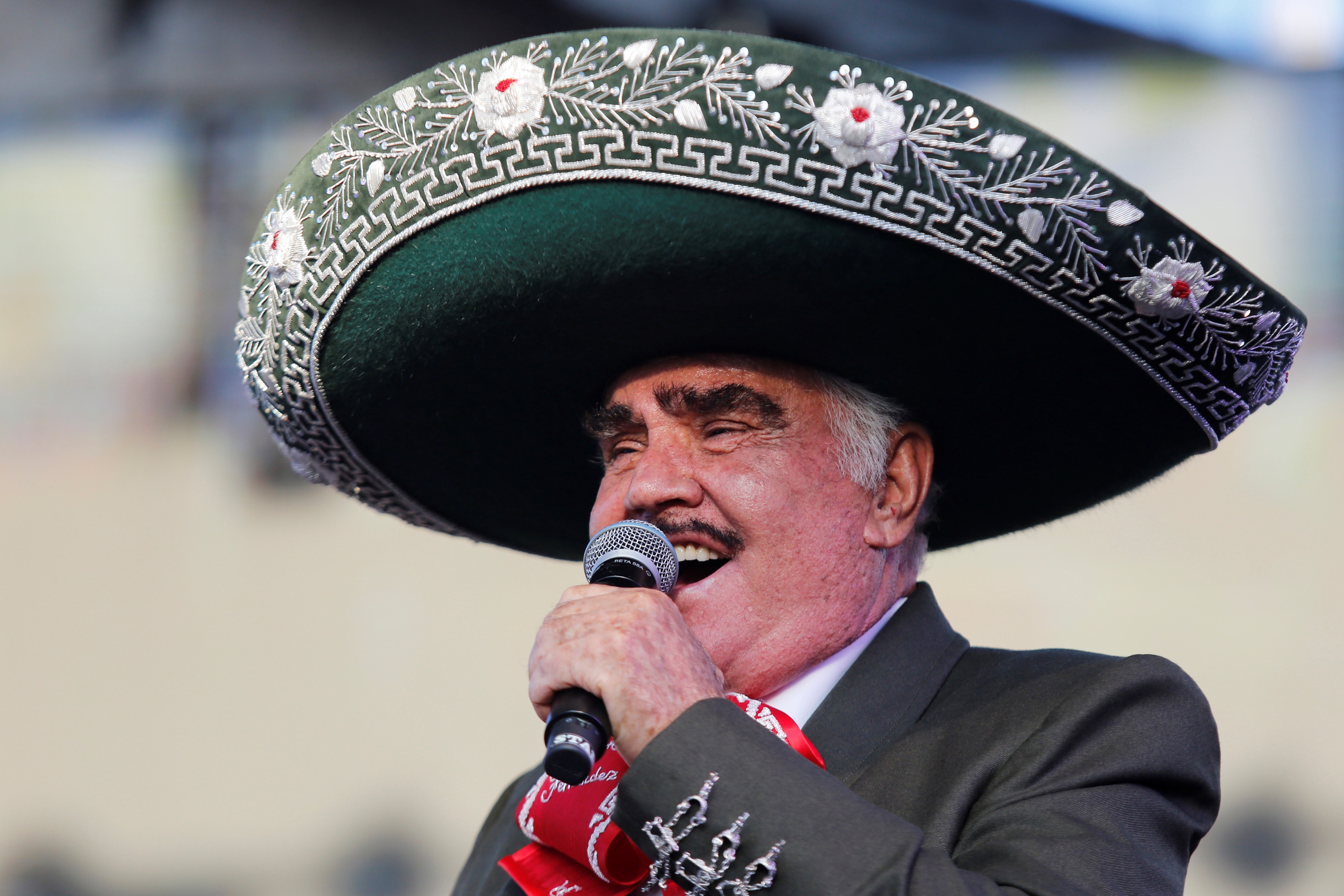 La famiglia del cantante disapprova il fascicolo fotografico della Bioseries datato 6 ottobre 2019, del cantante messicano Vicente Fernández durante un concerto nella città di Guadalajara, nello stato occidentale di Jalisco (Messico).  EFE / Francisco Guasco