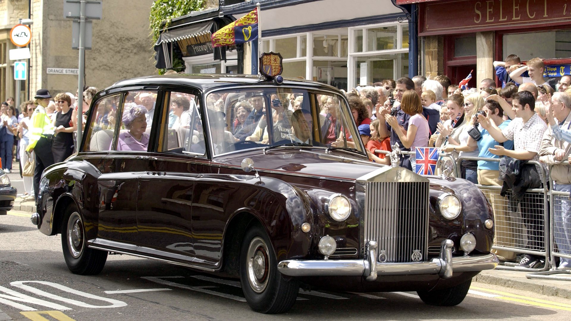 The Rolls-Royce Phantom V, still with a single headlight on each side, would be replaced by a very similar car, the Phantom VI, still used by royalty. 