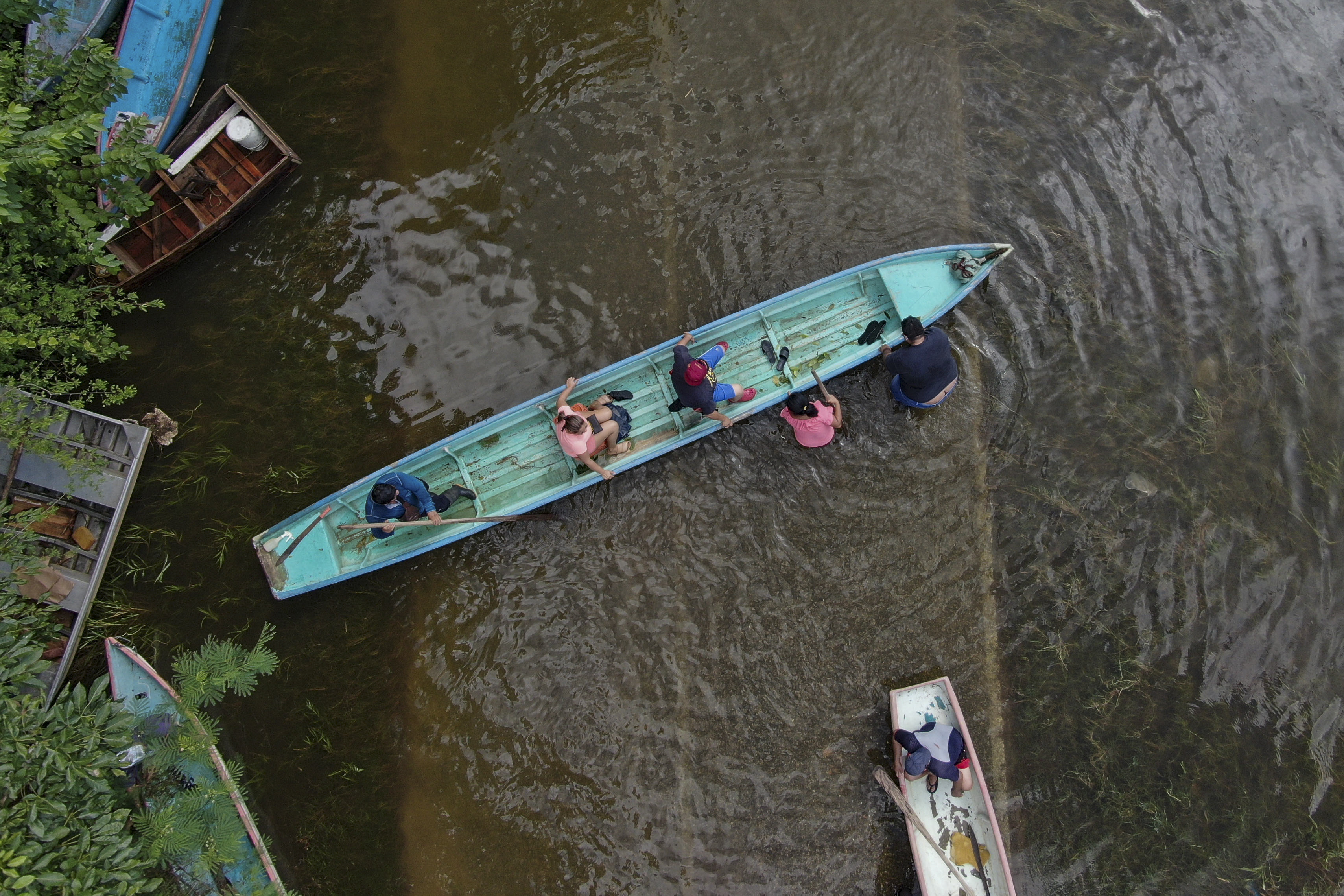 Vista de una balsa tras el desborde del río Grijalva debido a las fuertes lluvias en Villahermosa, estado de Tabasco, México, el 7 de noviembre de 2020.
