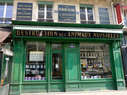 El negocio al que hace referencia Ratatouille existe desde 1872 y en la calle de Halles 8 en el distrito 1 de París