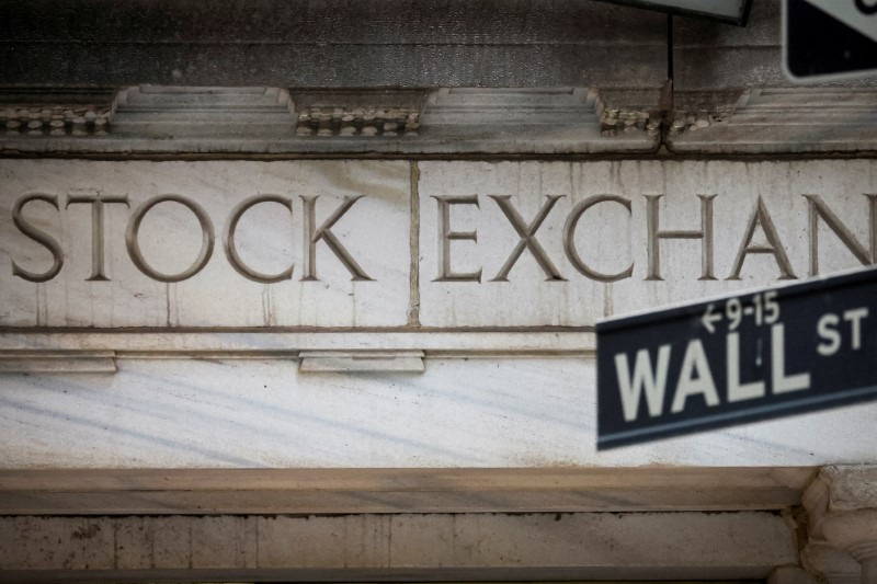 FILE PHOTO: The Wall Street entrance to the New York Stock Exchange (REUTERS/Brendan McDermid/File Photo)
