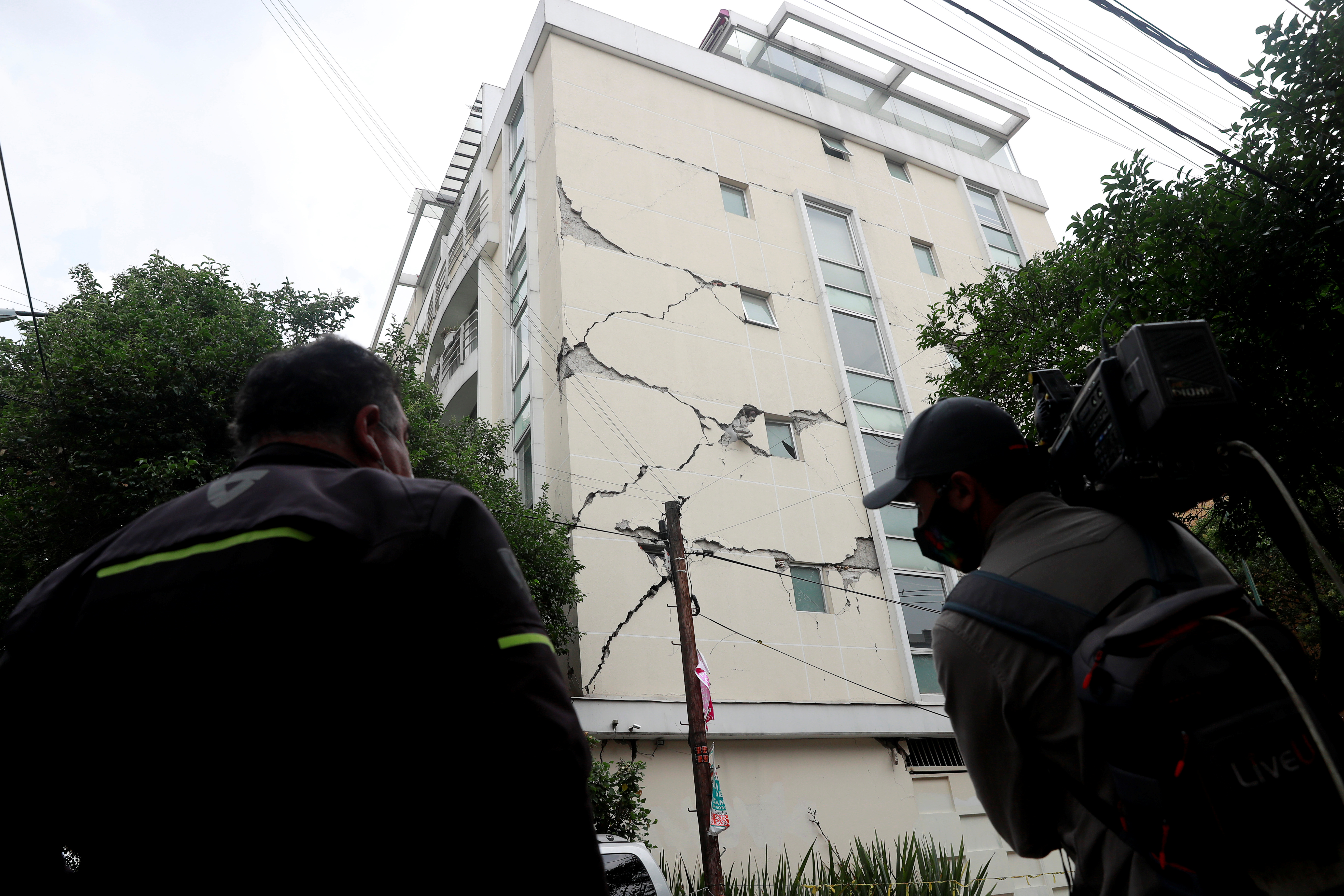 De los edificios dañados, uno está en demolición, otro en reconstrucción tras el sismo del pasado 2017 y un tercero en desalojo
Foto: REUTERS/ Carlos Jasso